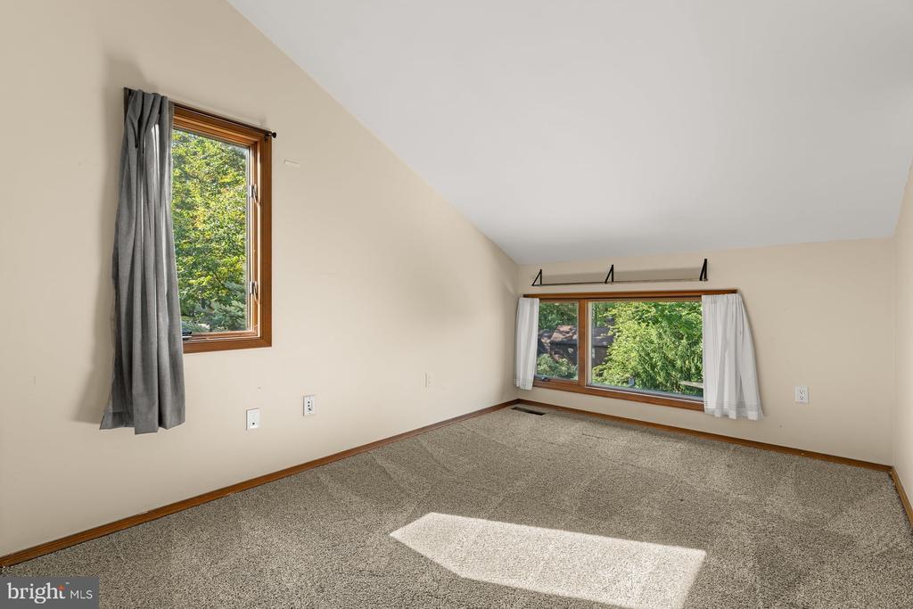 1426 SPRING HILL DRIVE