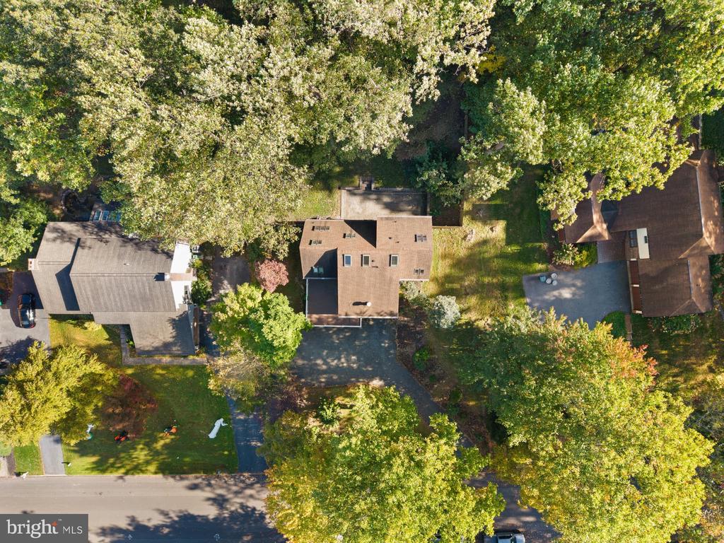 1426 SPRING HILL DRIVE