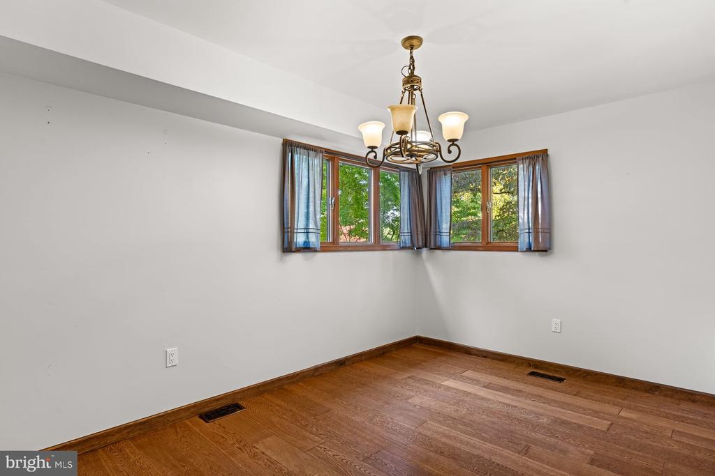 1426 SPRING HILL DRIVE