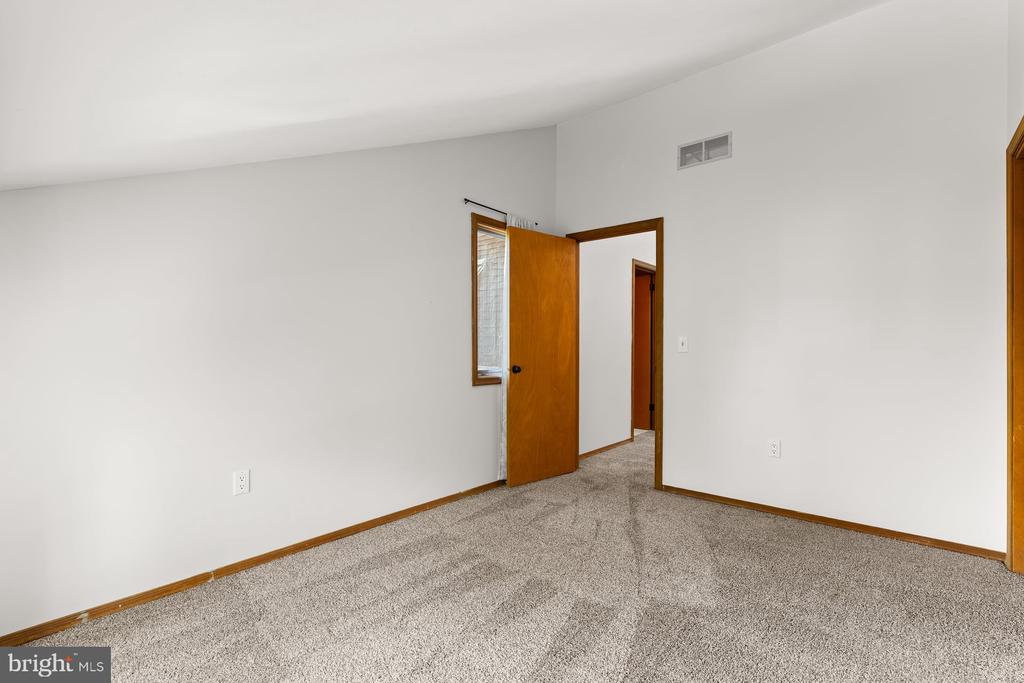 1426 SPRING HILL DRIVE