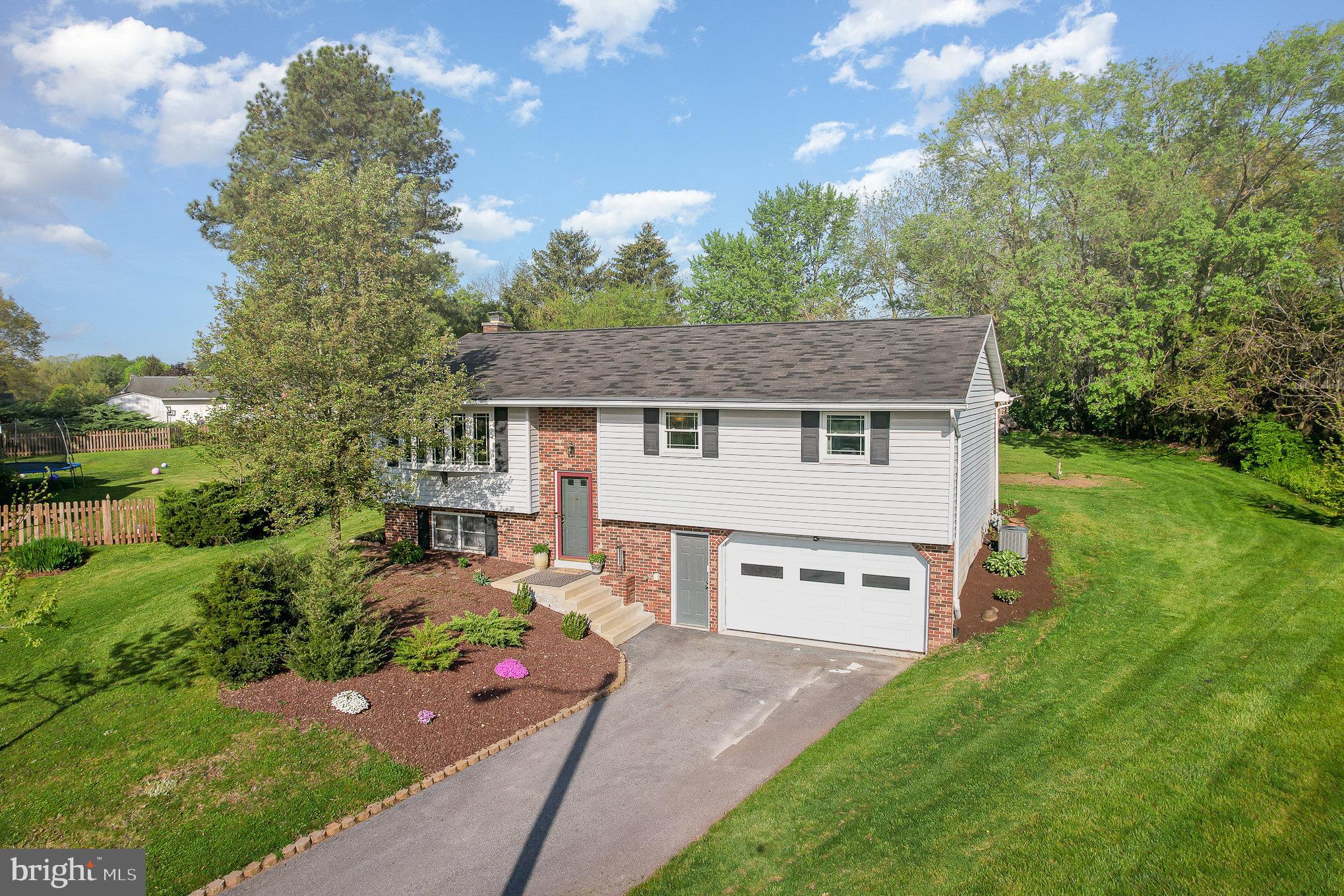 32 Dogwood Cir
