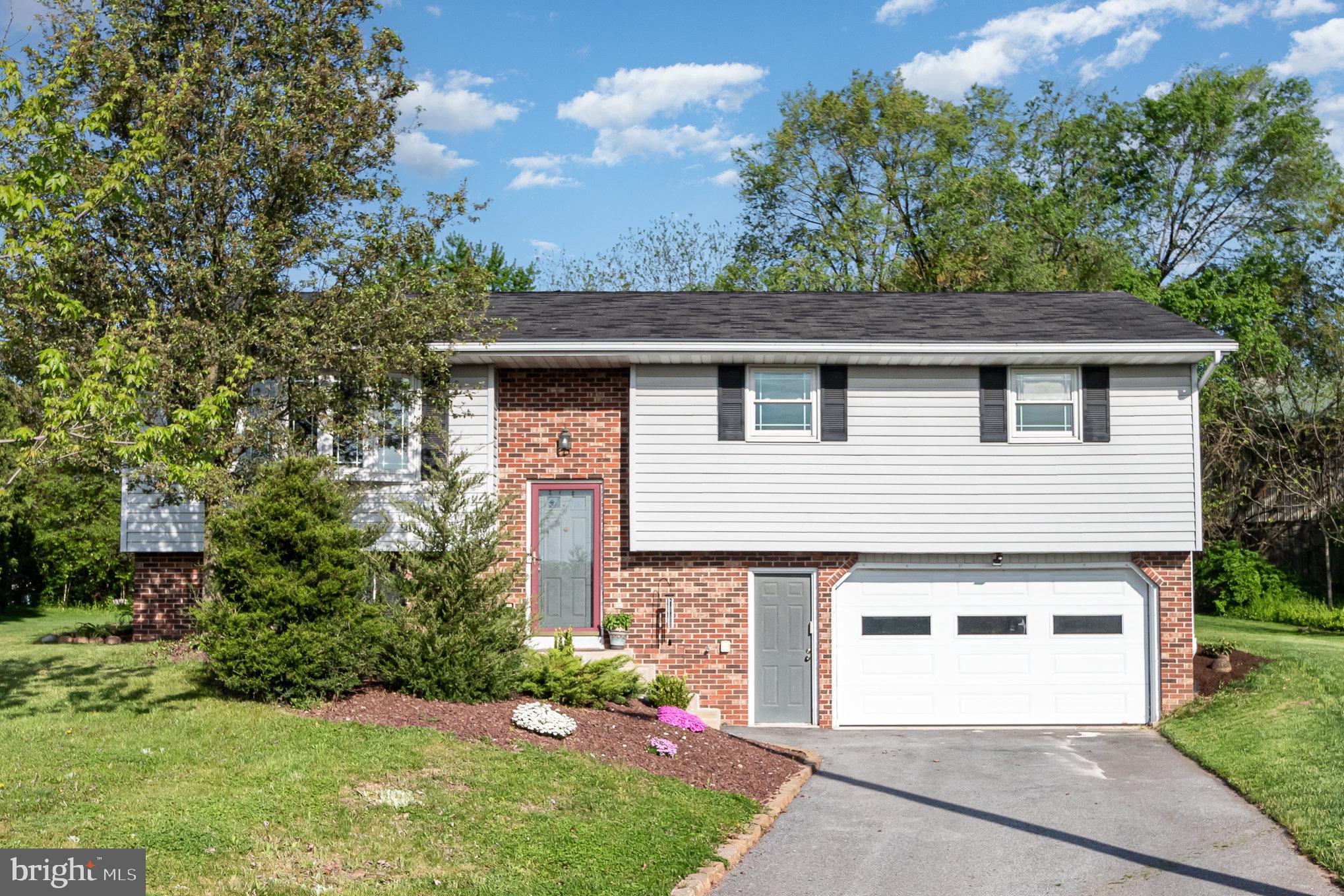 32 Dogwood Cir