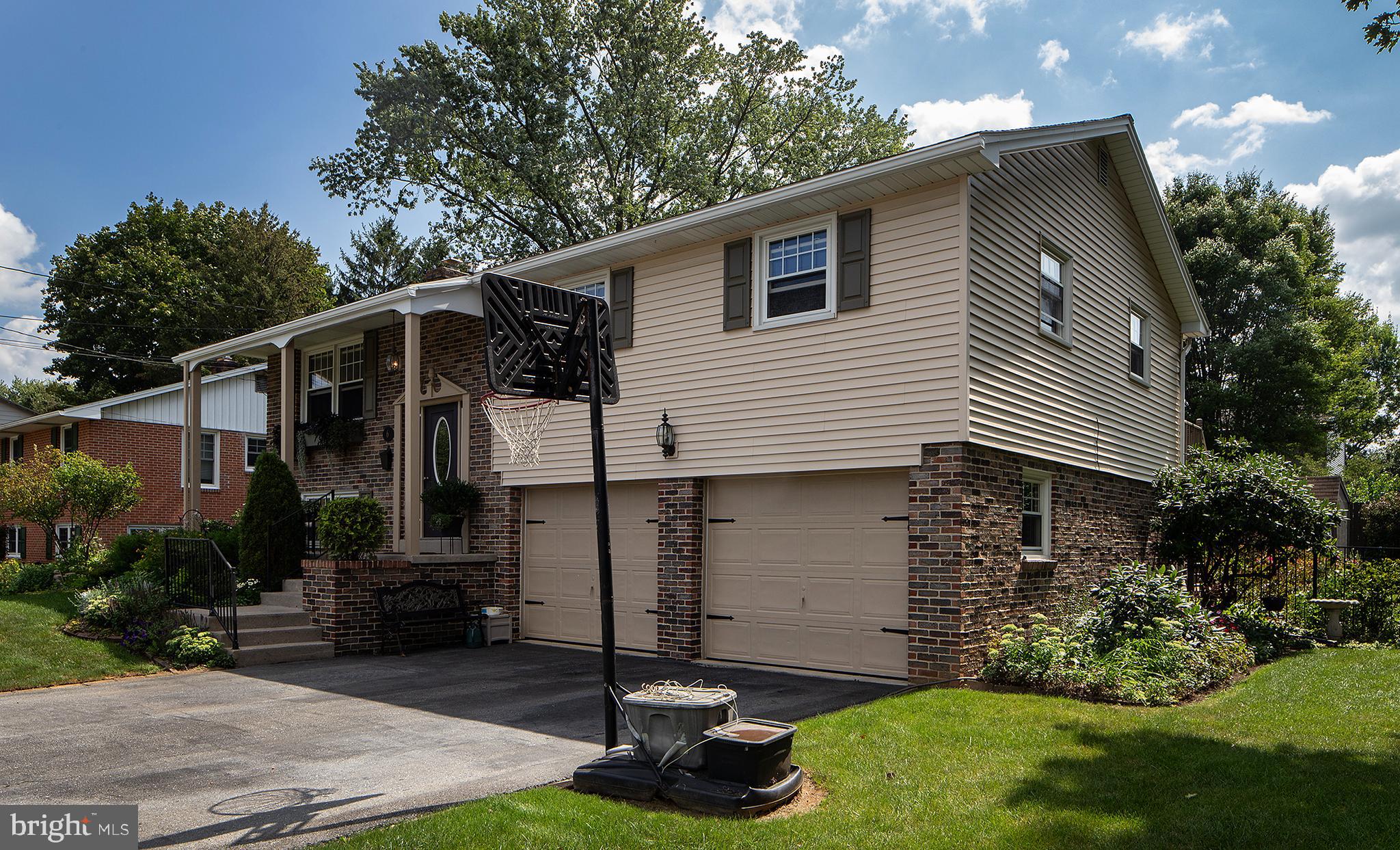 6 Sandalwood DRIVE