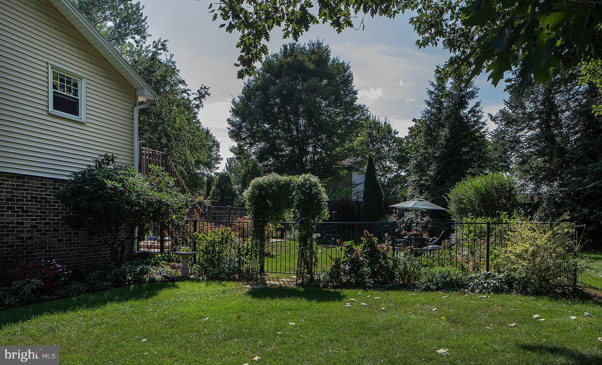 6 Sandalwood DRIVE