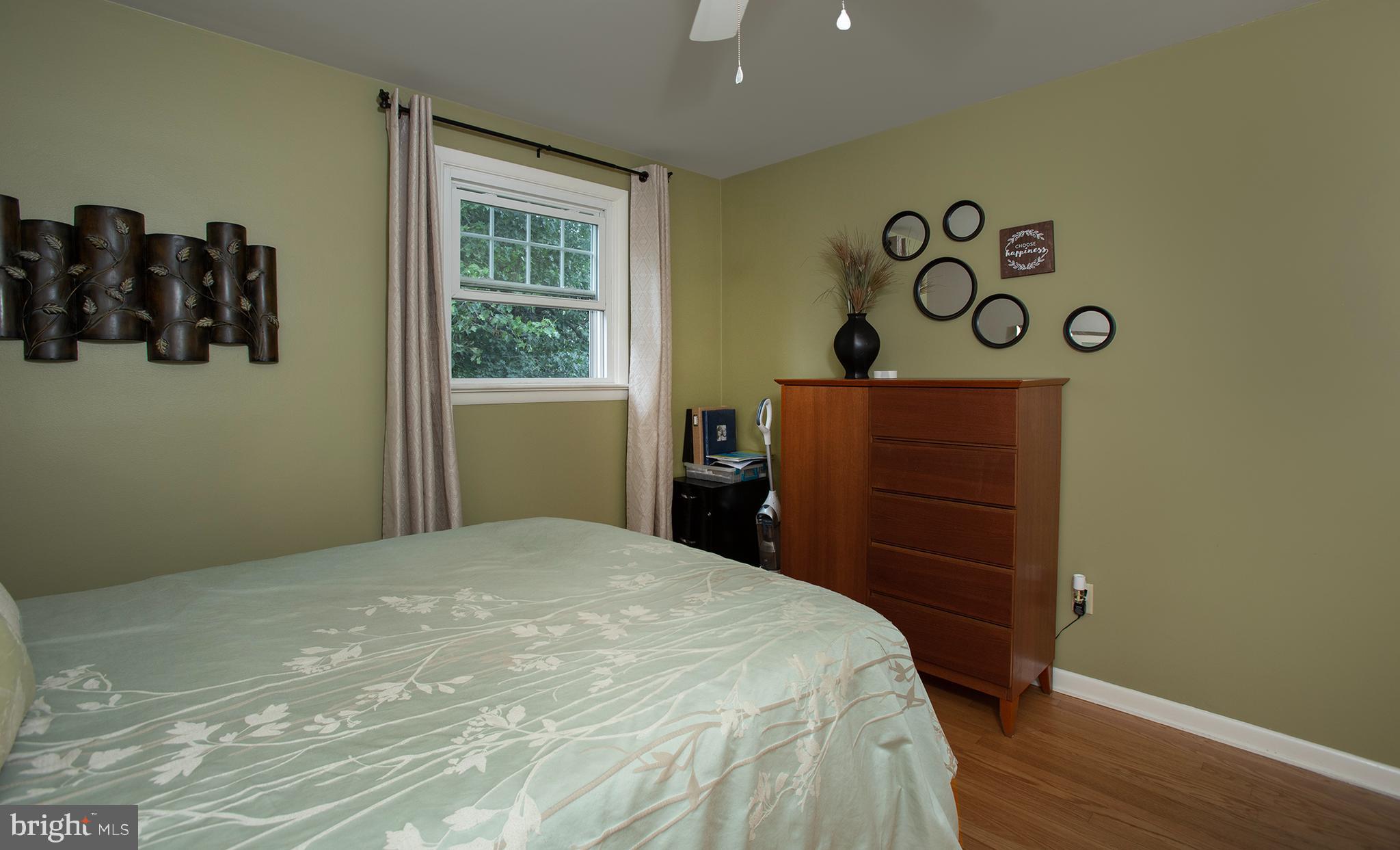 6 Sandalwood DRIVE