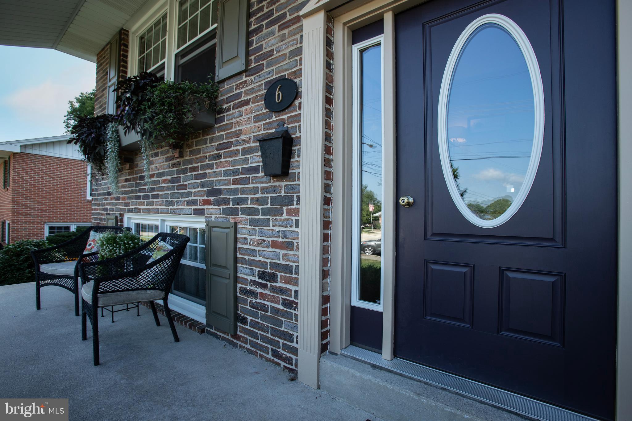 6 Sandalwood DRIVE