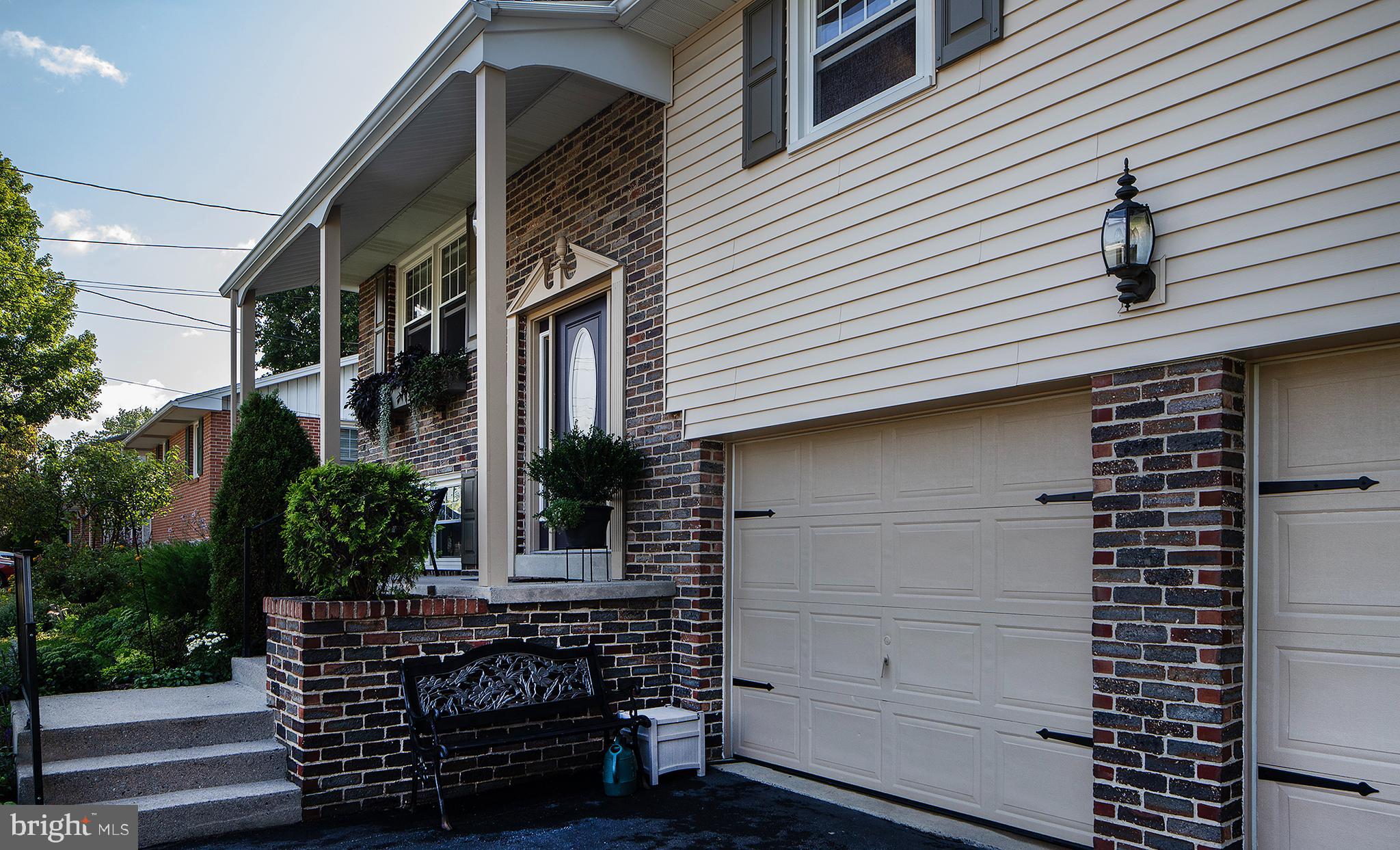 6 Sandalwood DRIVE