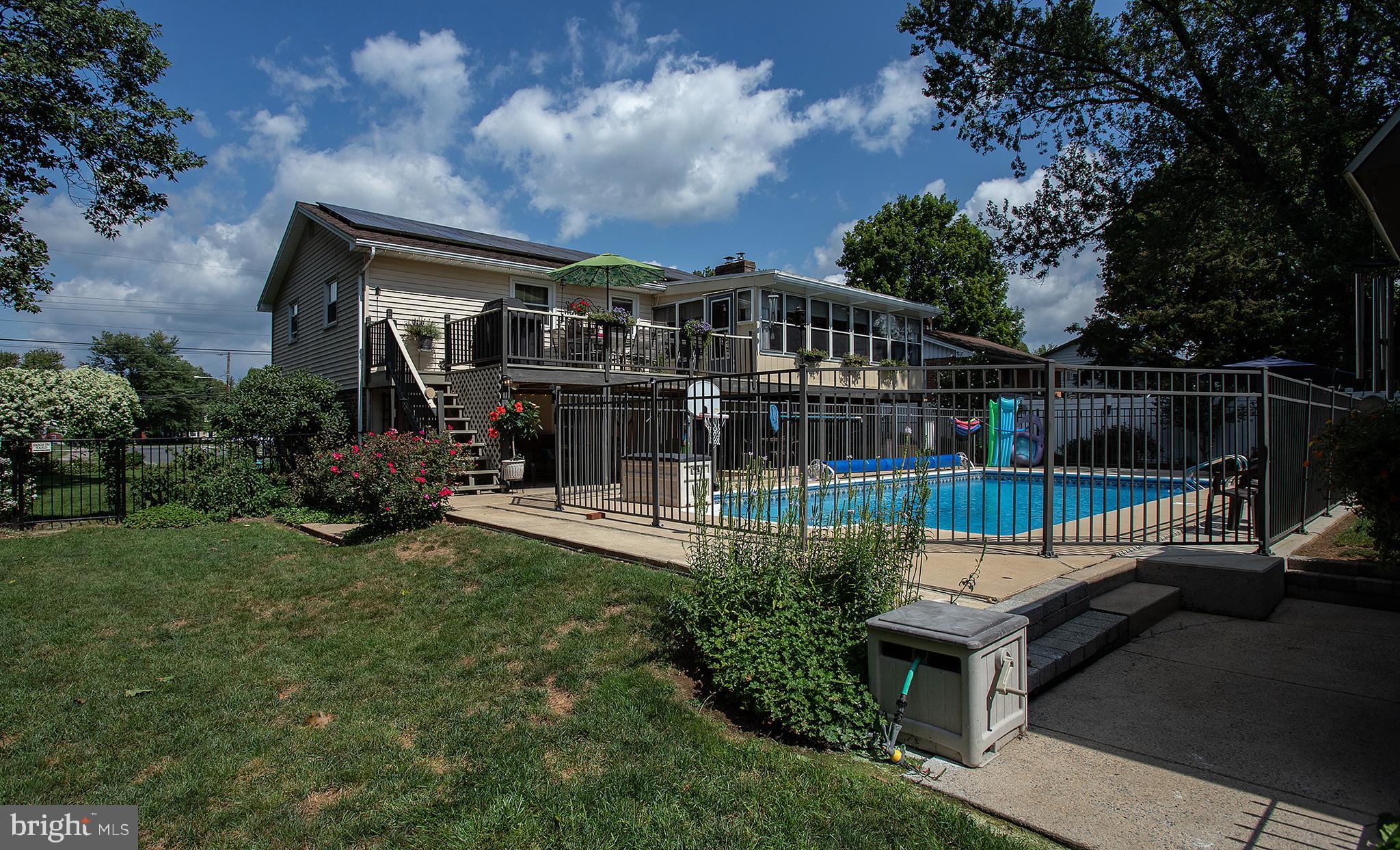 6 Sandalwood DRIVE