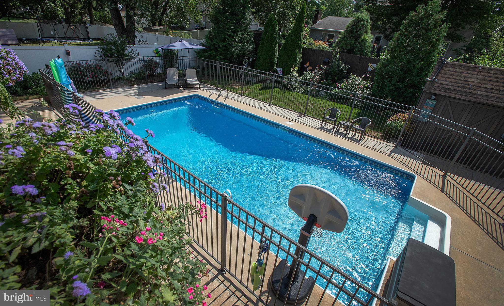 6 Sandalwood DRIVE