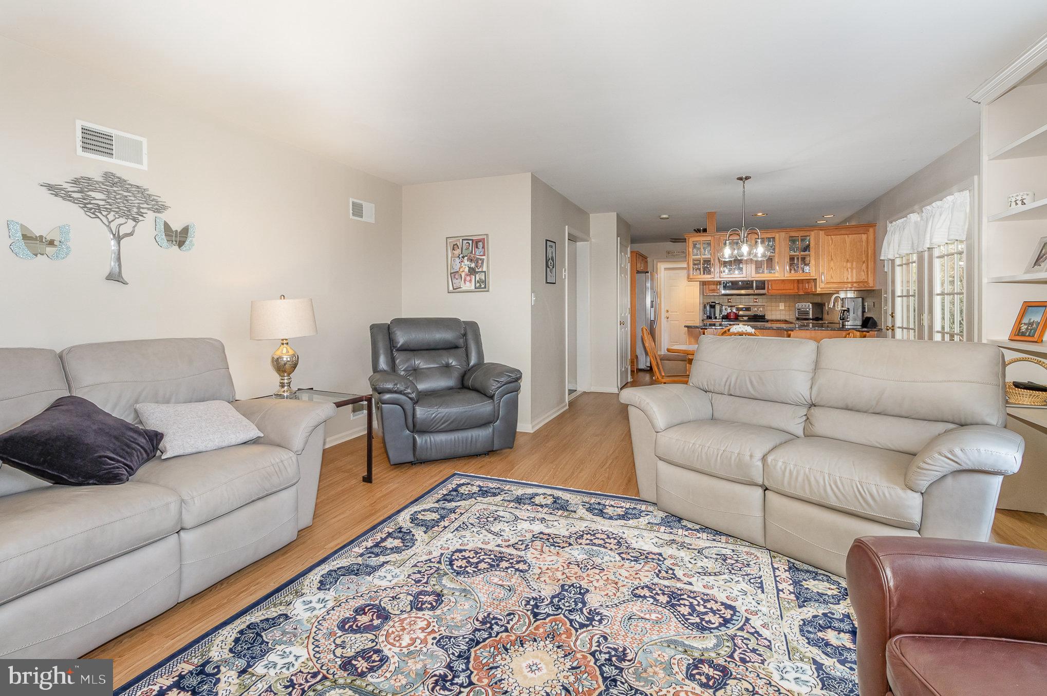 15 White Oak Cir