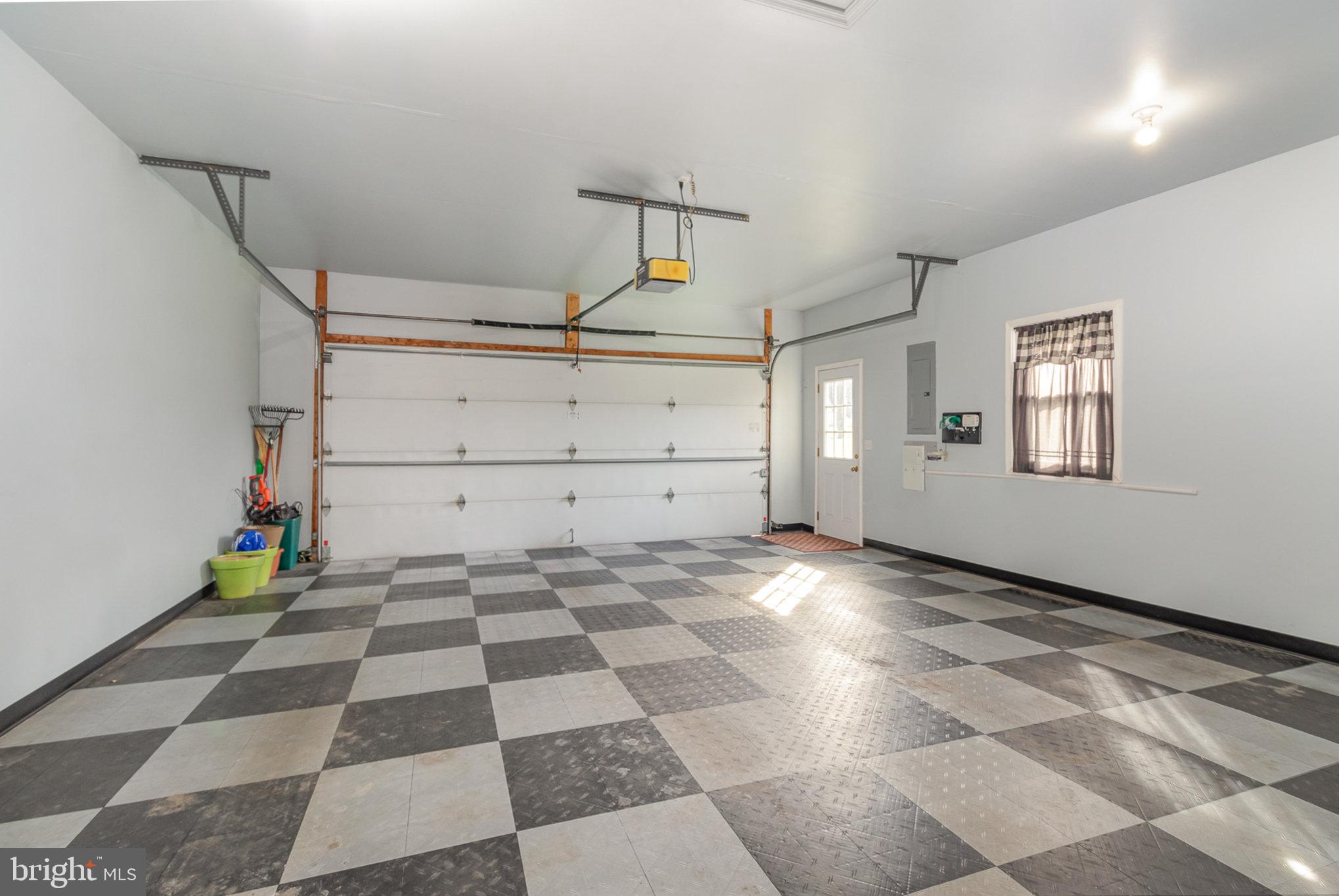 15 White Oak Cir