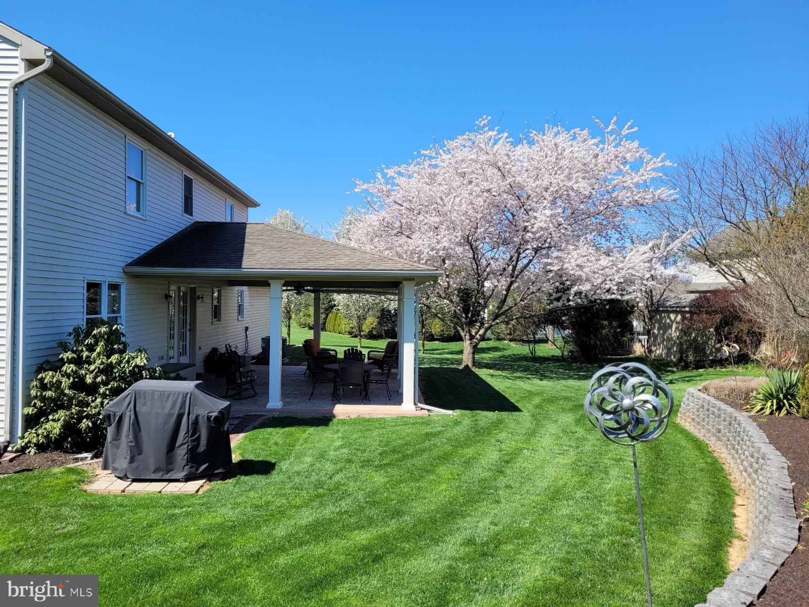 15 White Oak Cir