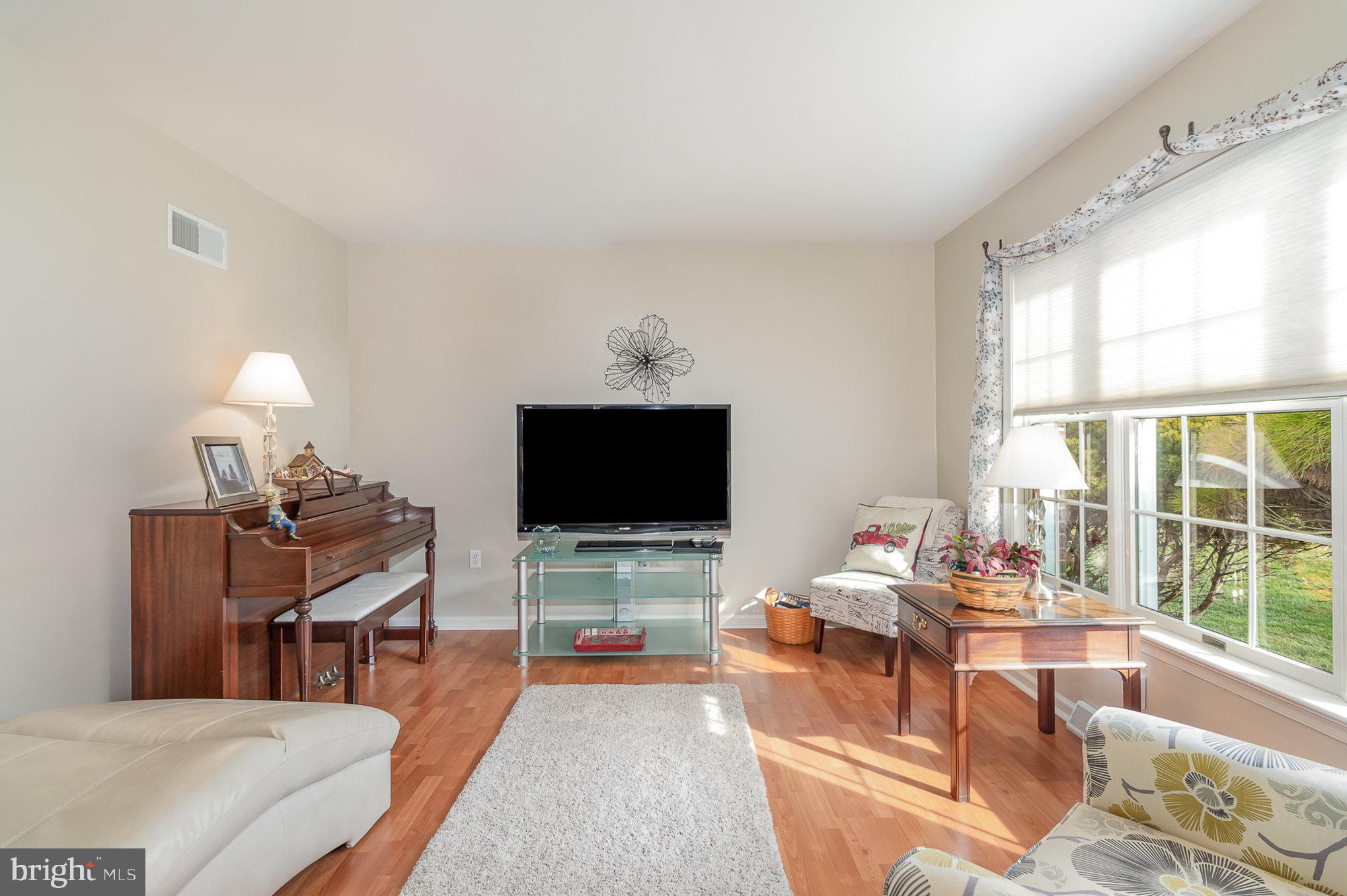 15 White Oak Cir