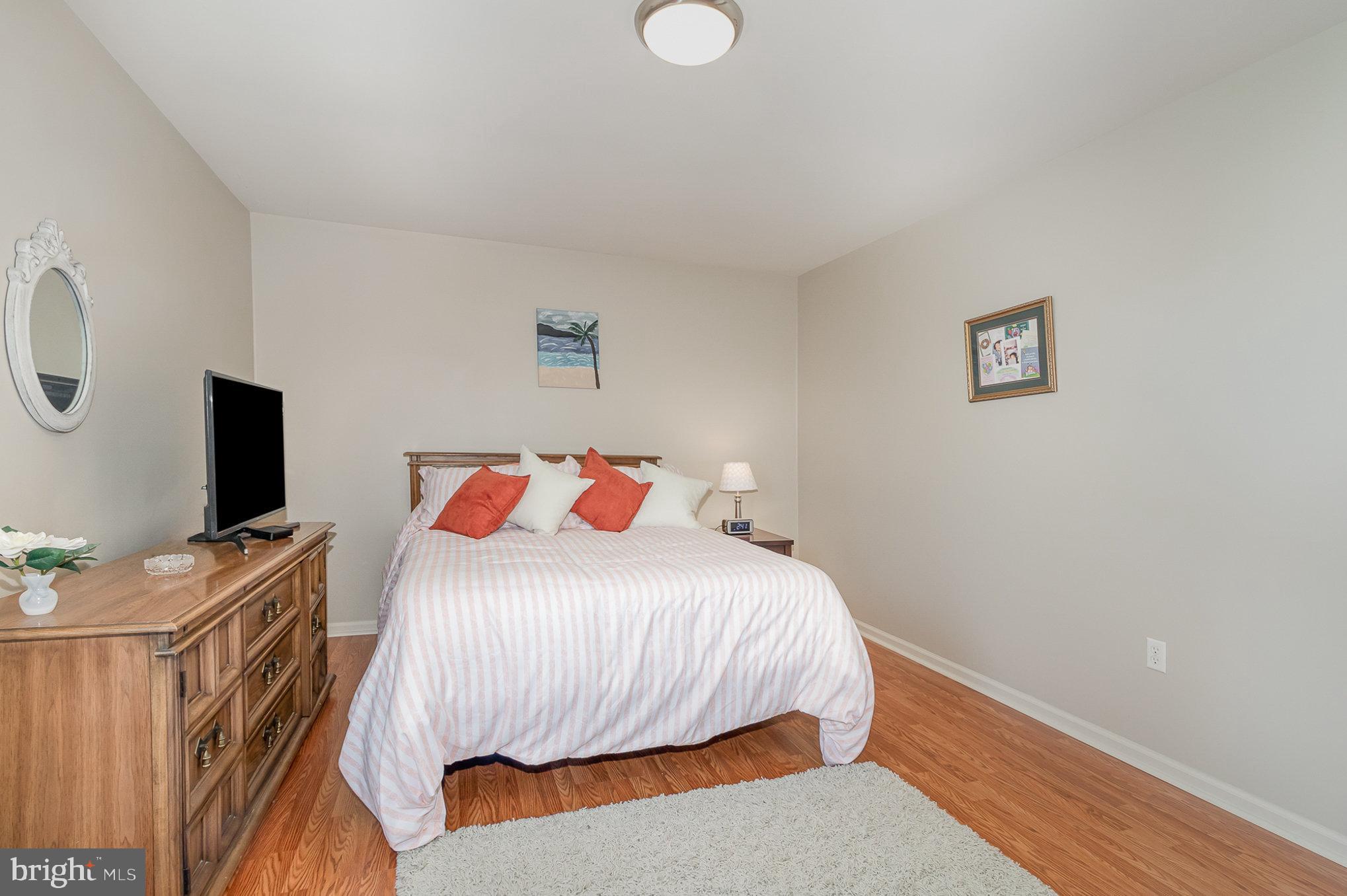 15 White Oak Cir