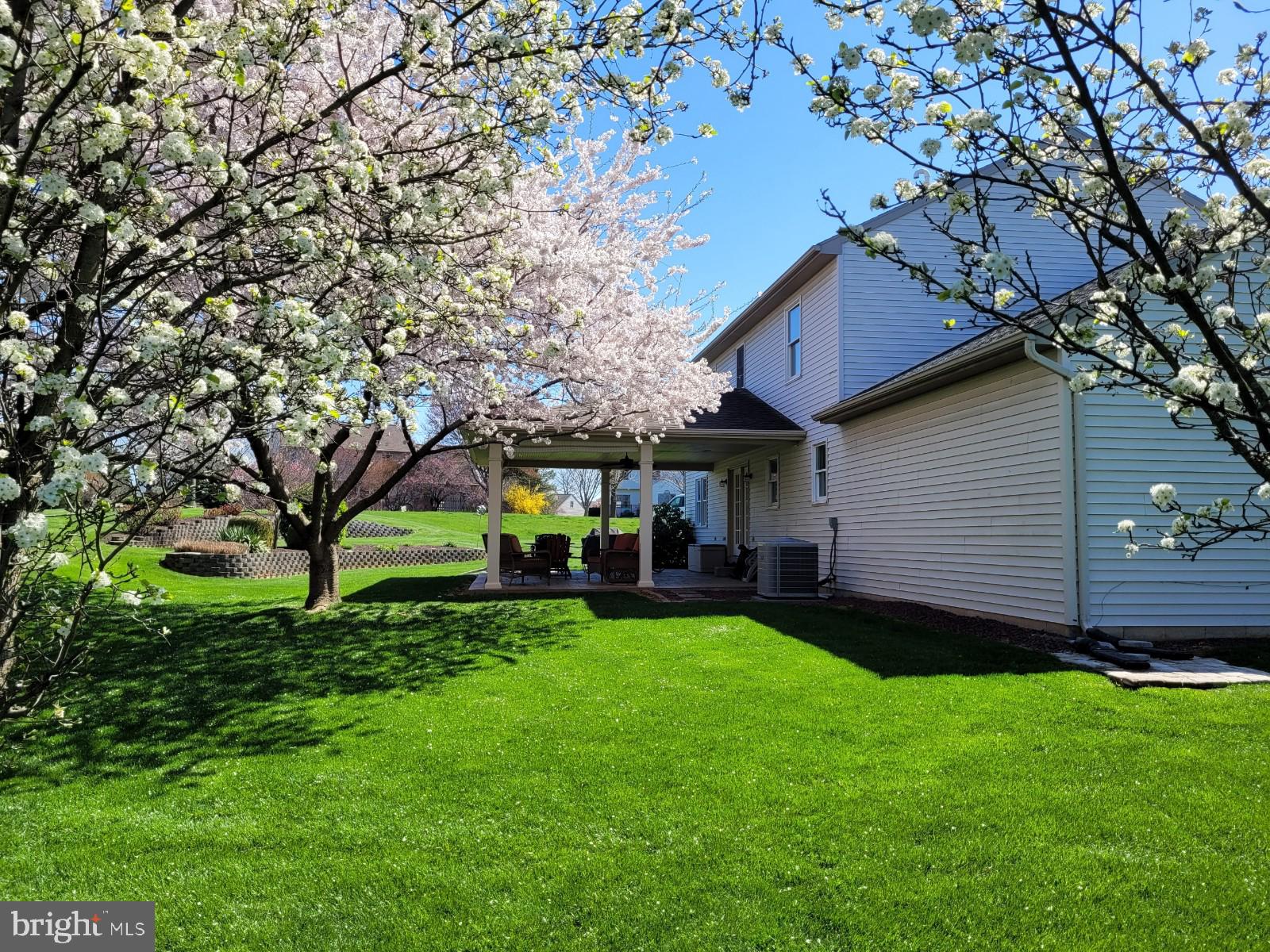 15 White Oak Cir