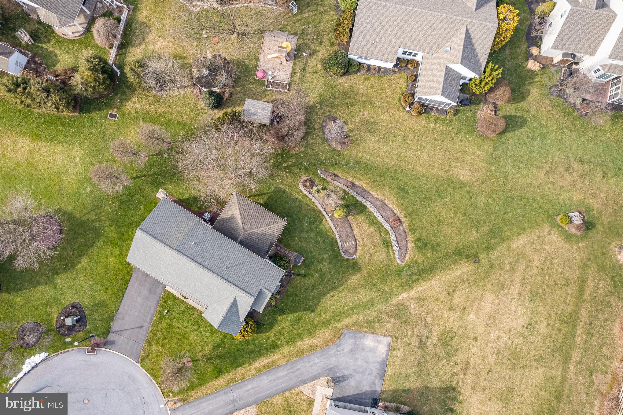 15 White Oak Cir