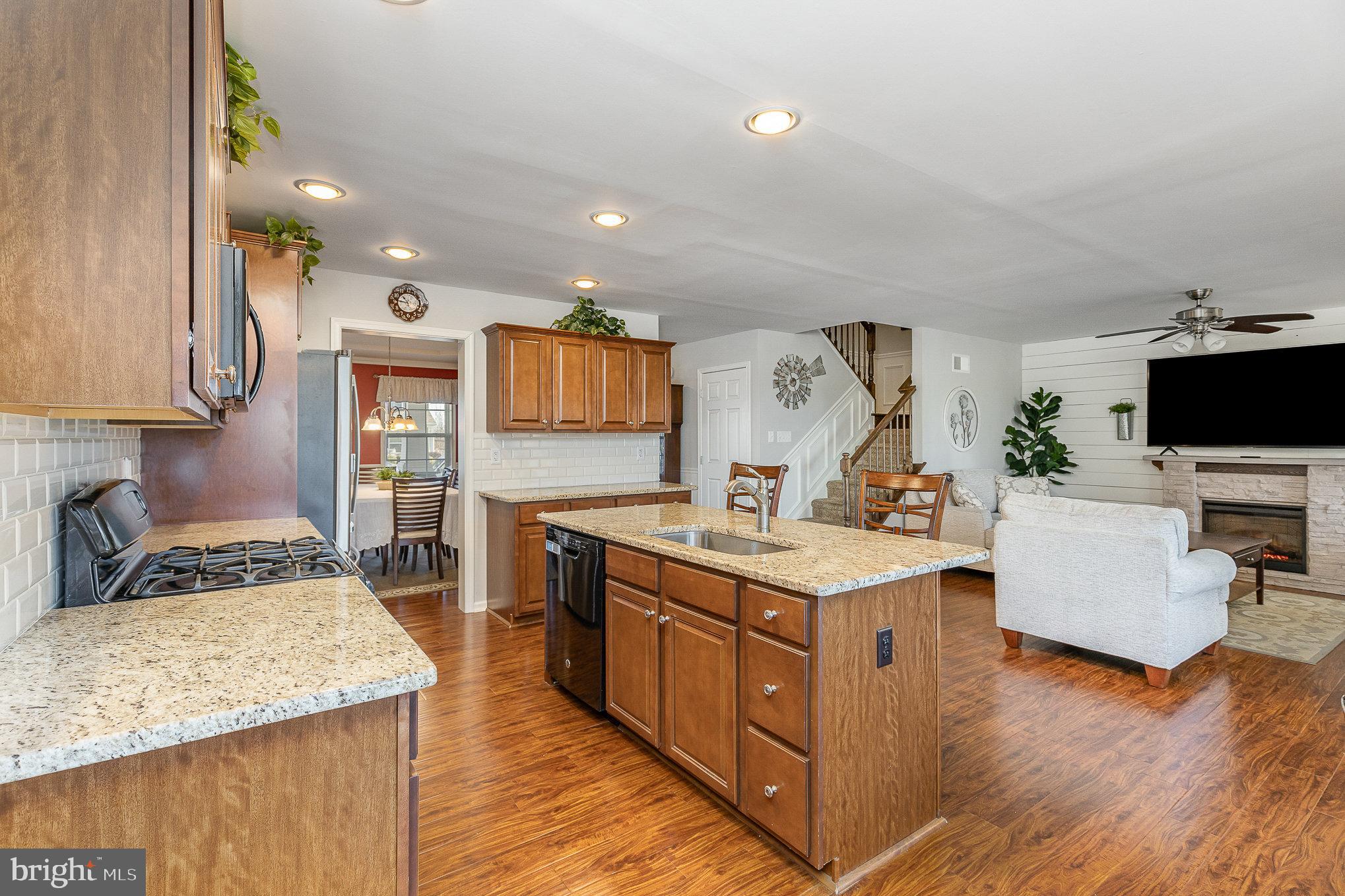 15 Waterford Ln