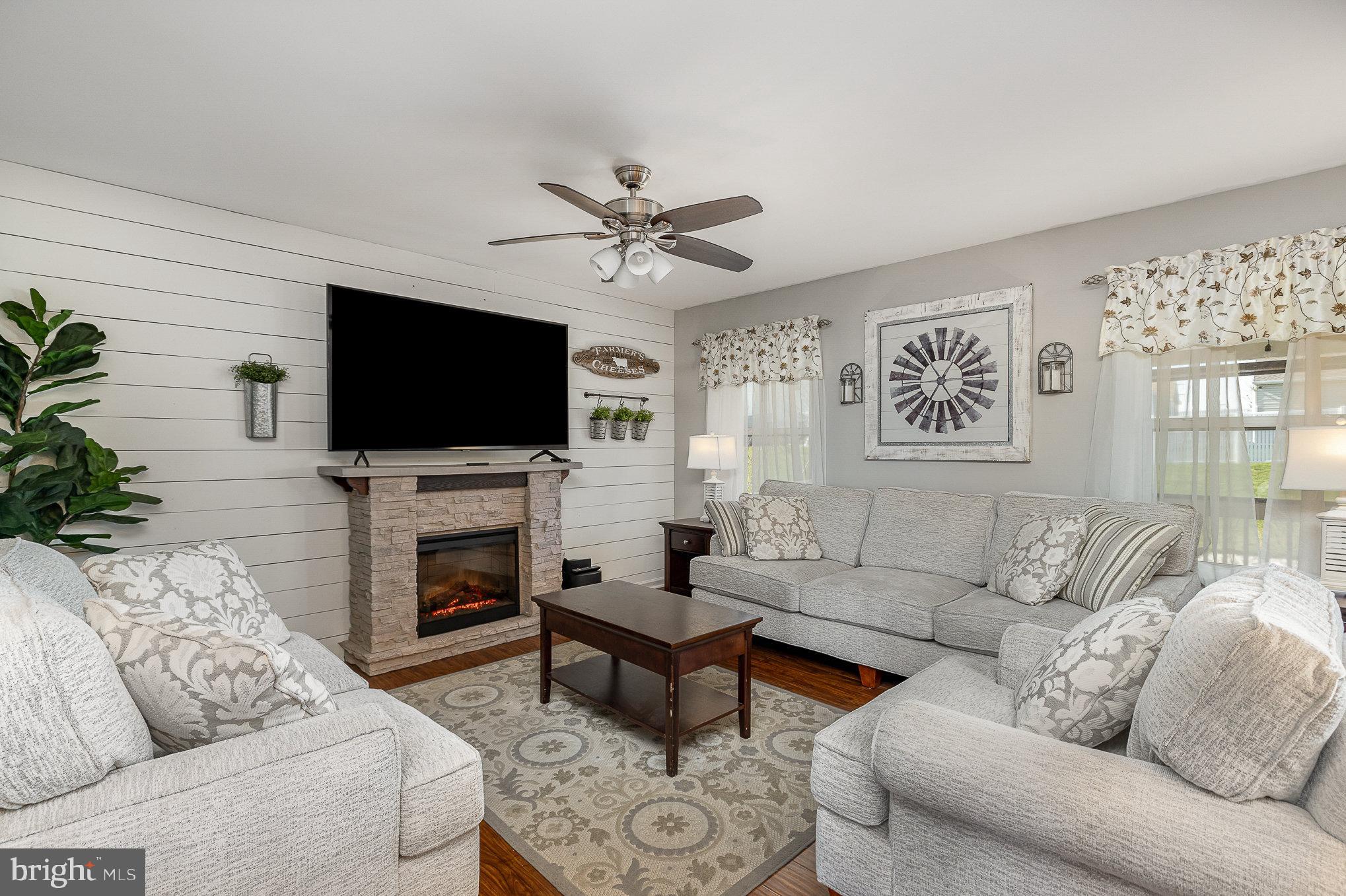 15 Waterford Ln