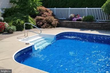 123 Apple Blossom Ln