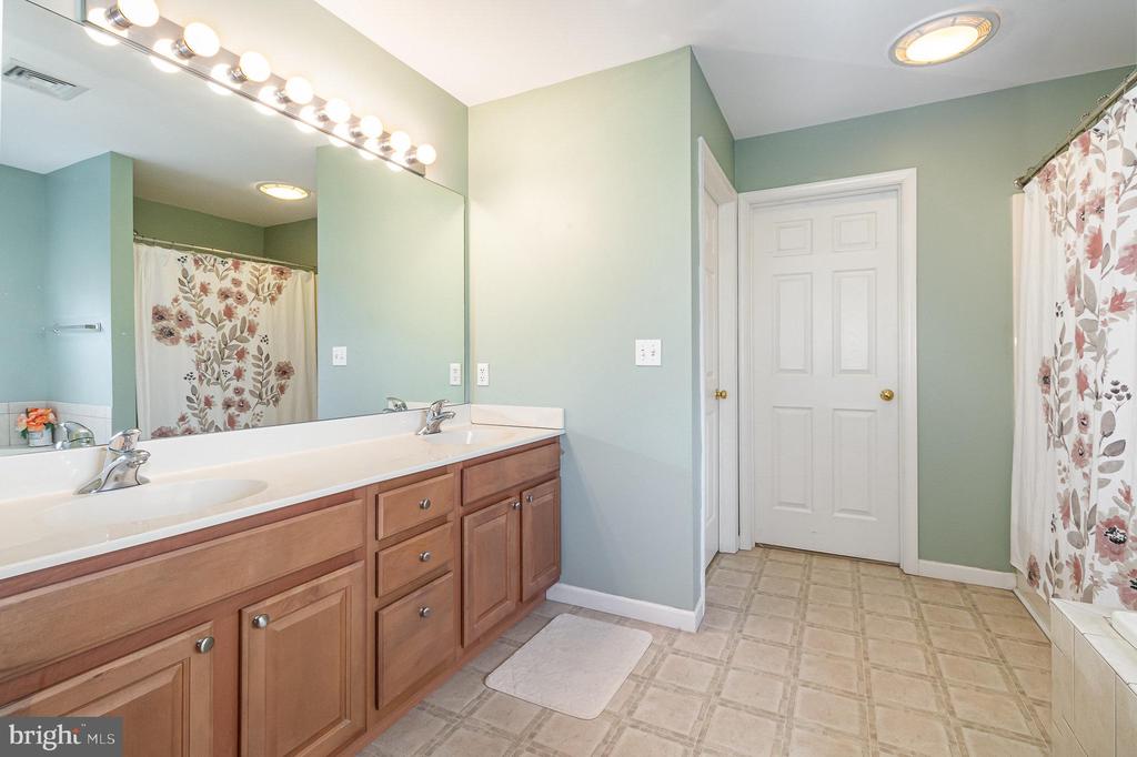 105 Farmstead Cir