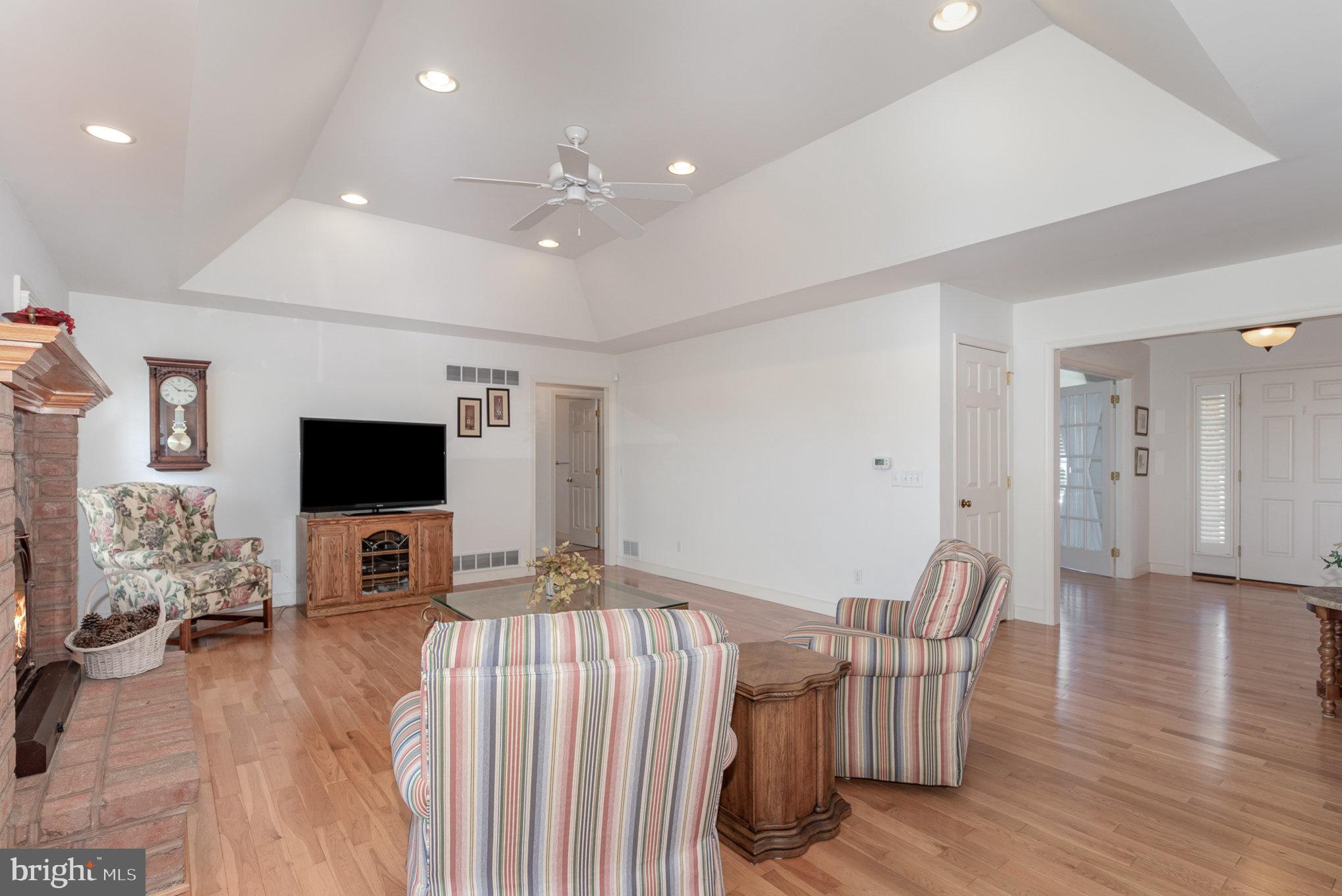 30 Summit Dr