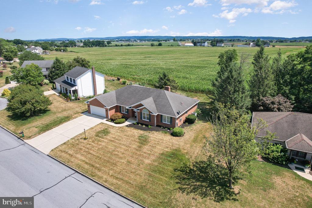 30 Summit Dr