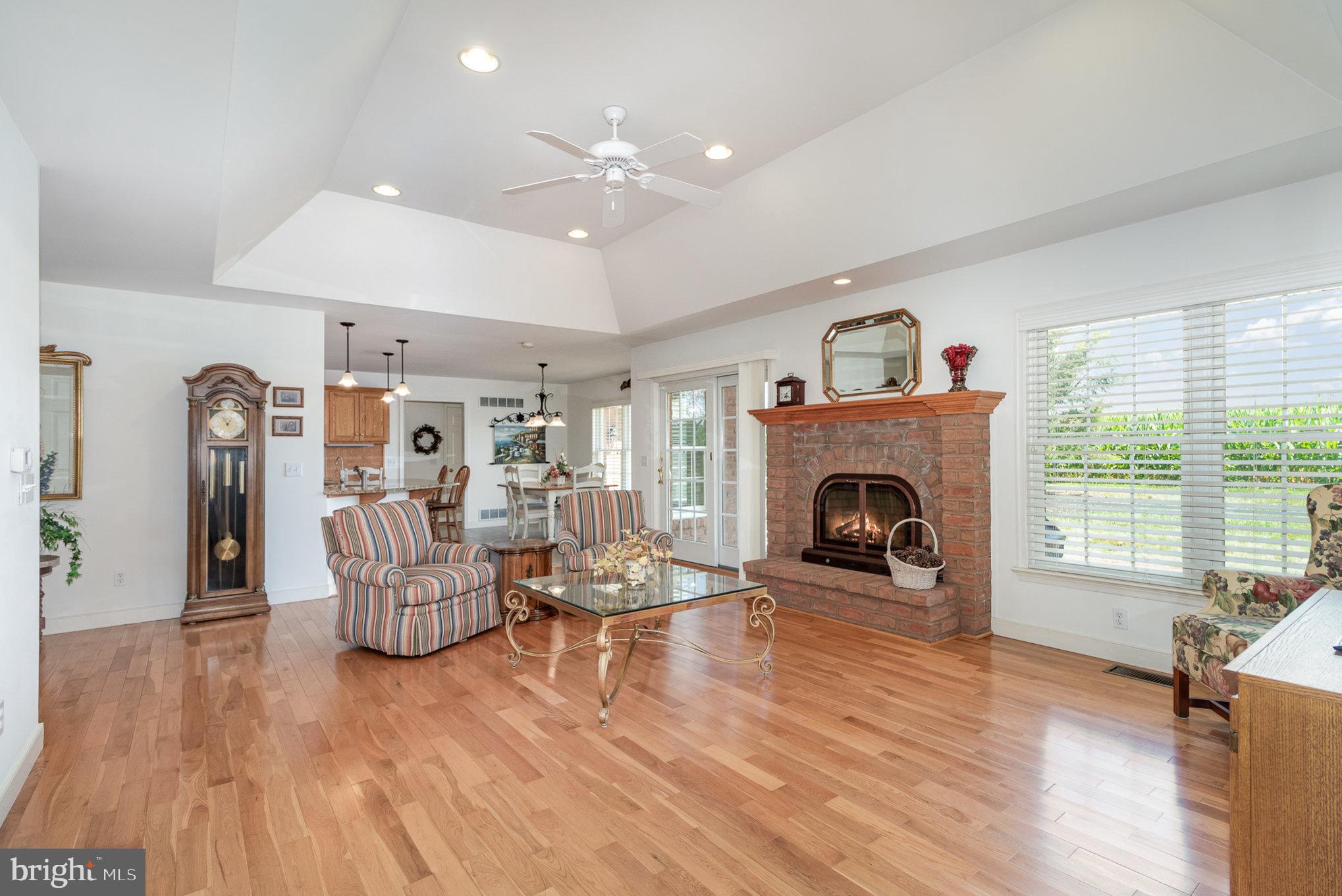 30 Summit Dr