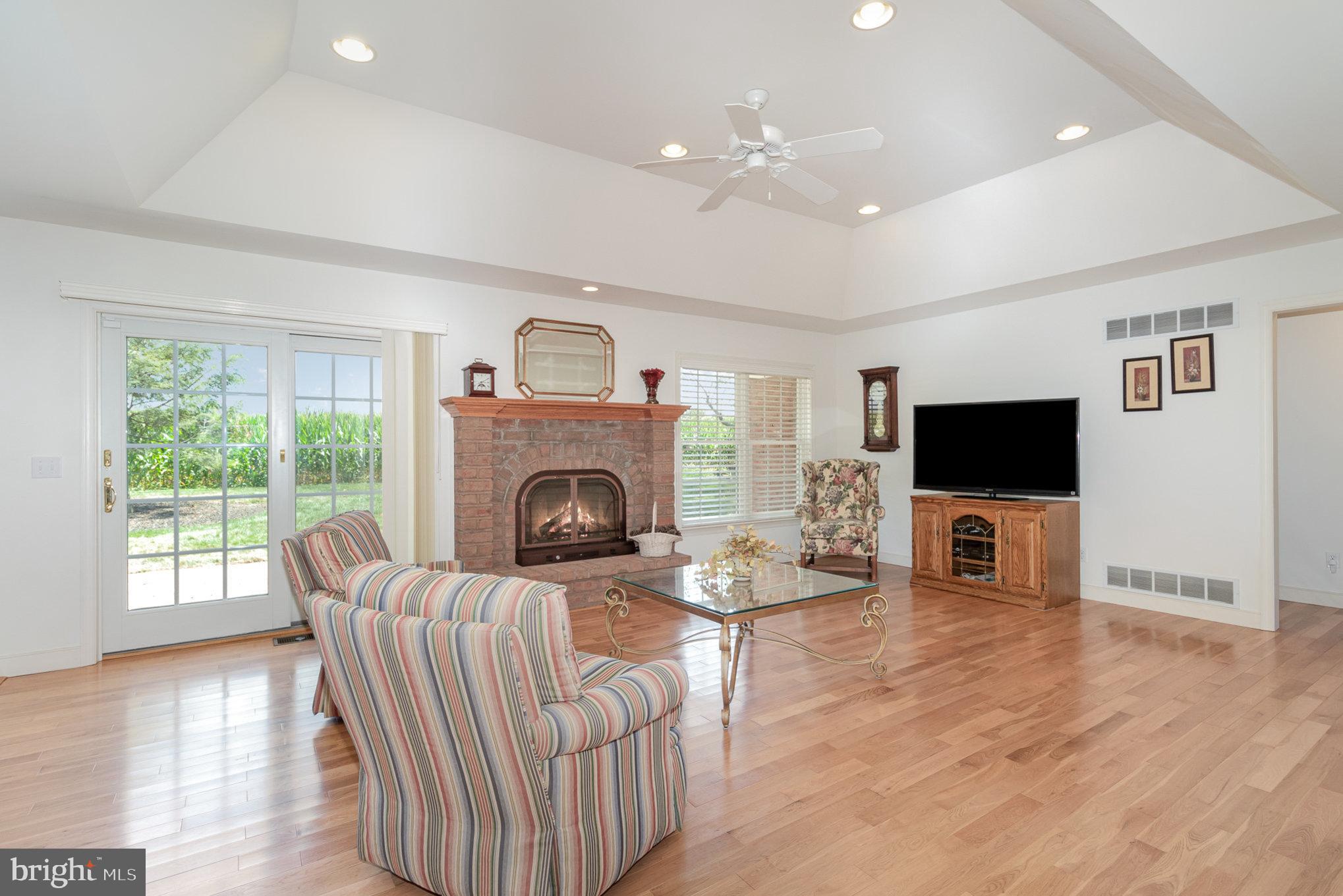 30 Summit Dr