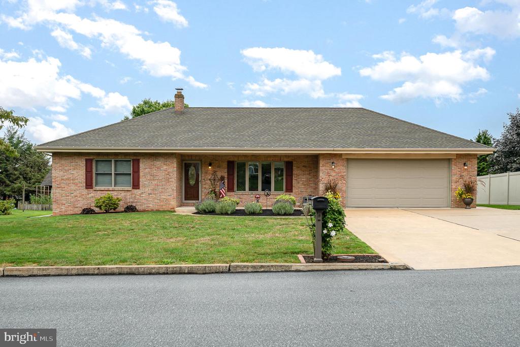 17 Summit Dr