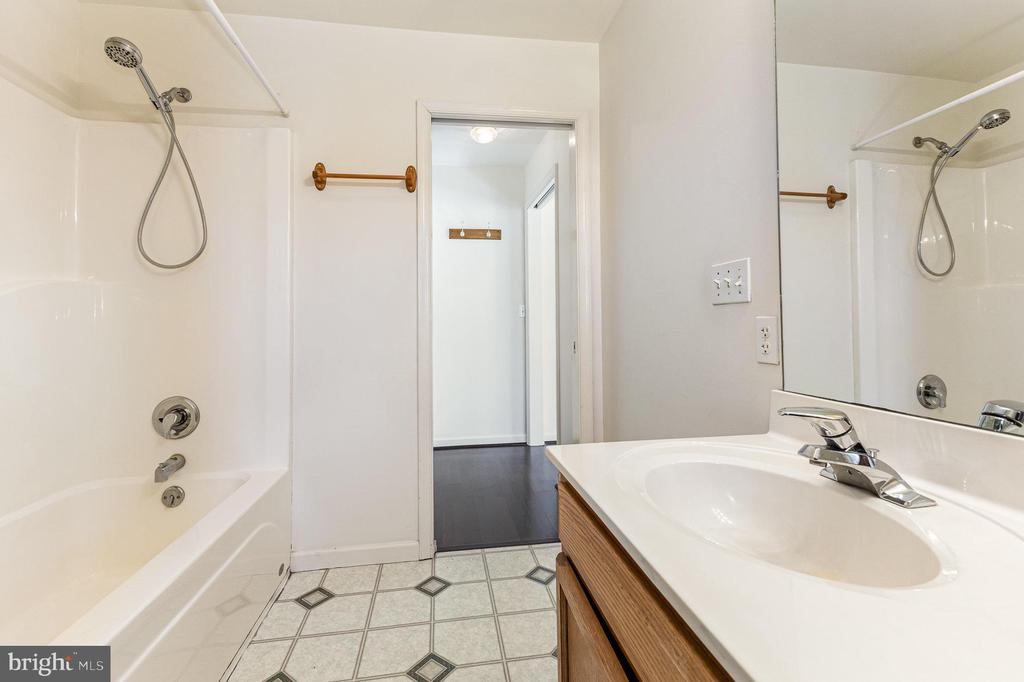 108 Woodside Ct