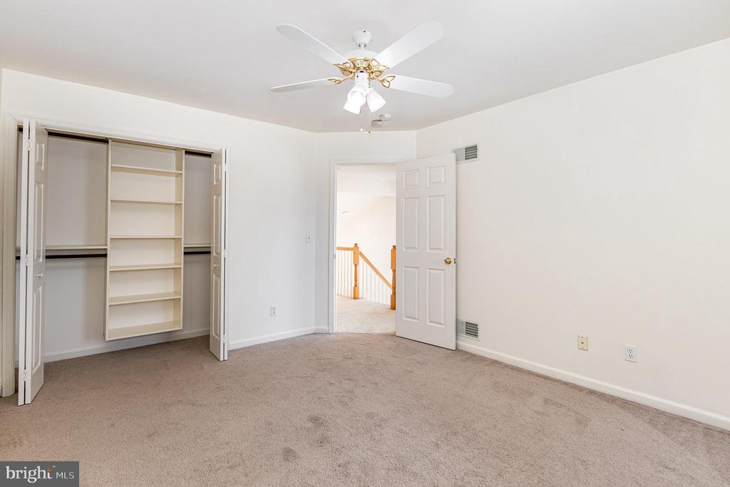108 Woodside Ct