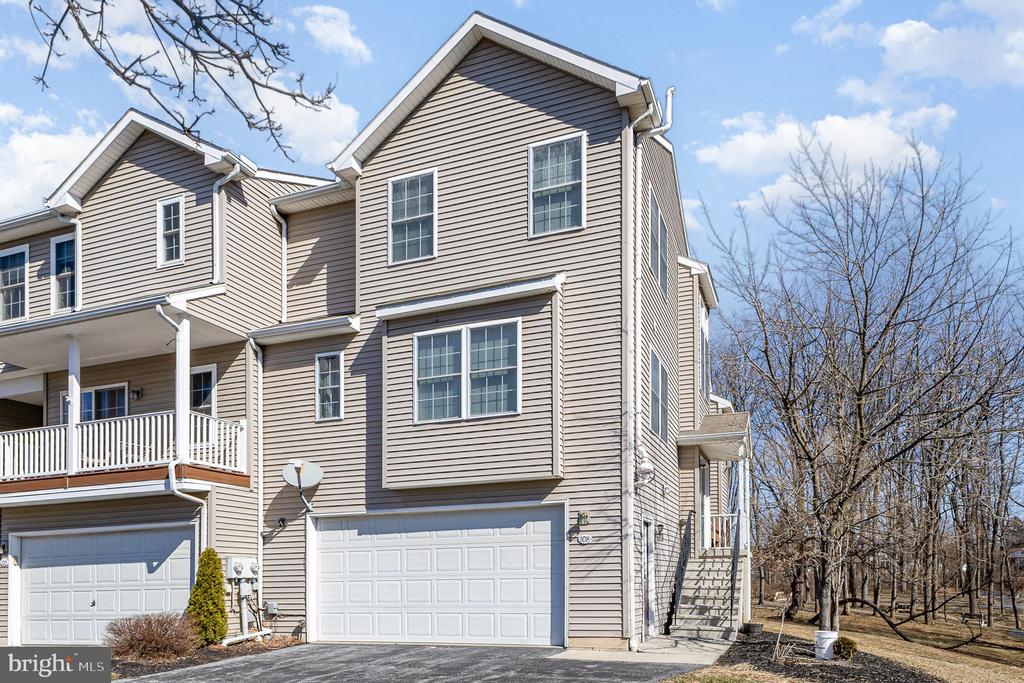 108 Woodside Ct, Annville — sold home