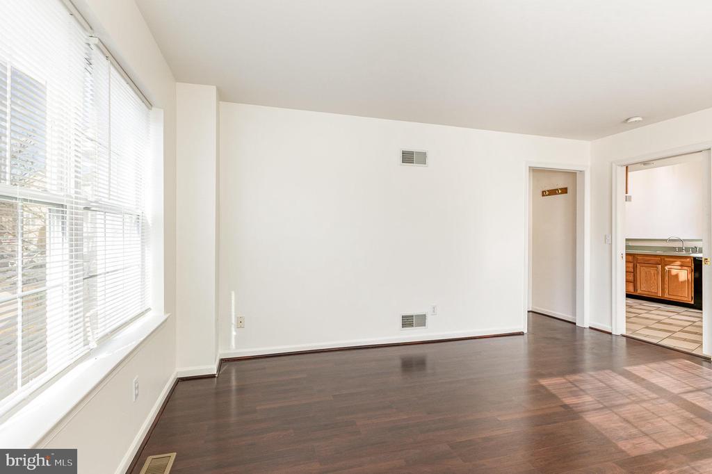 108 Woodside Ct