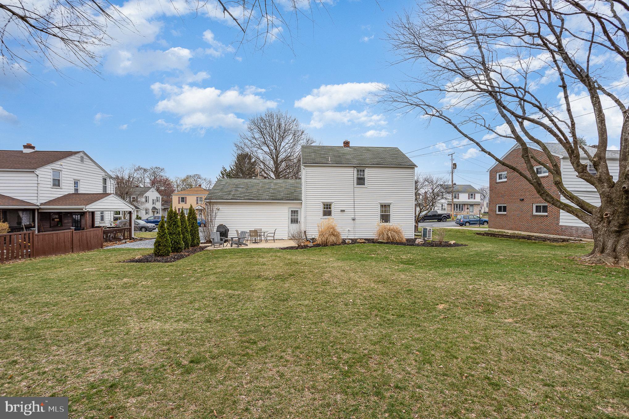 706 W Oak St