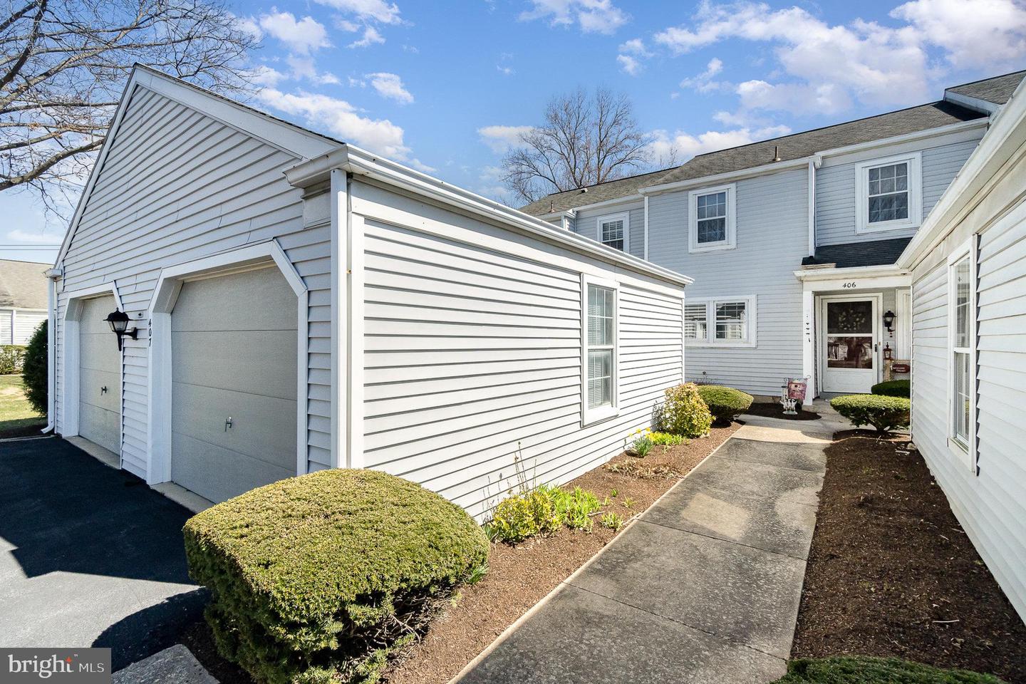 407 Cambridge Ct