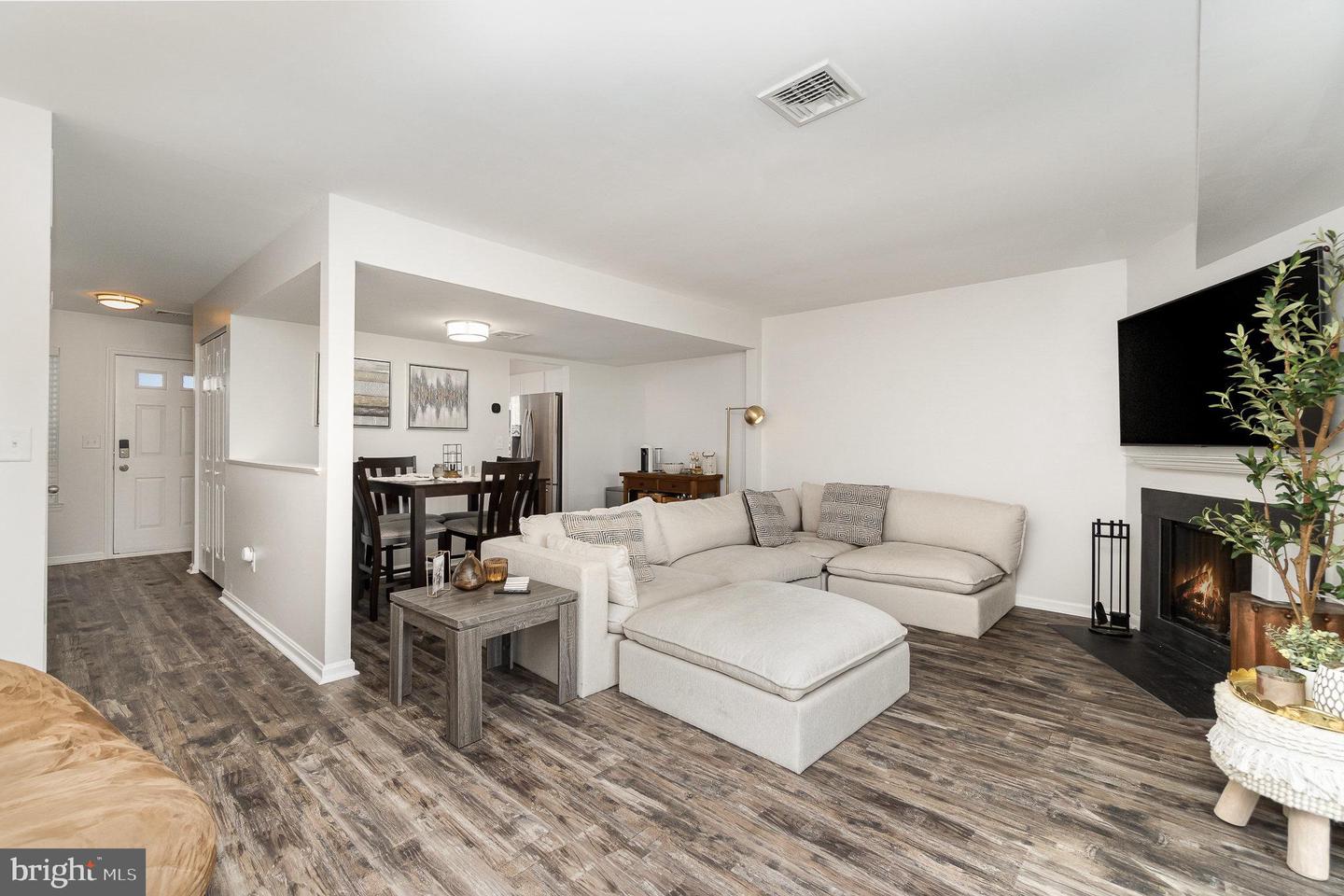 407 Cambridge Ct