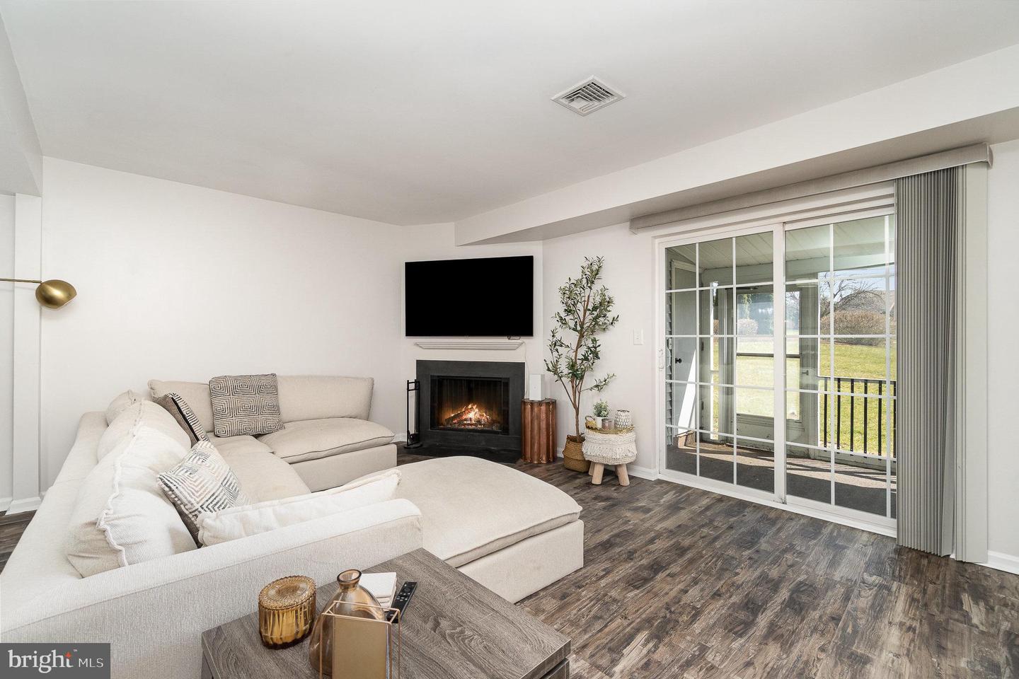 407 Cambridge Ct