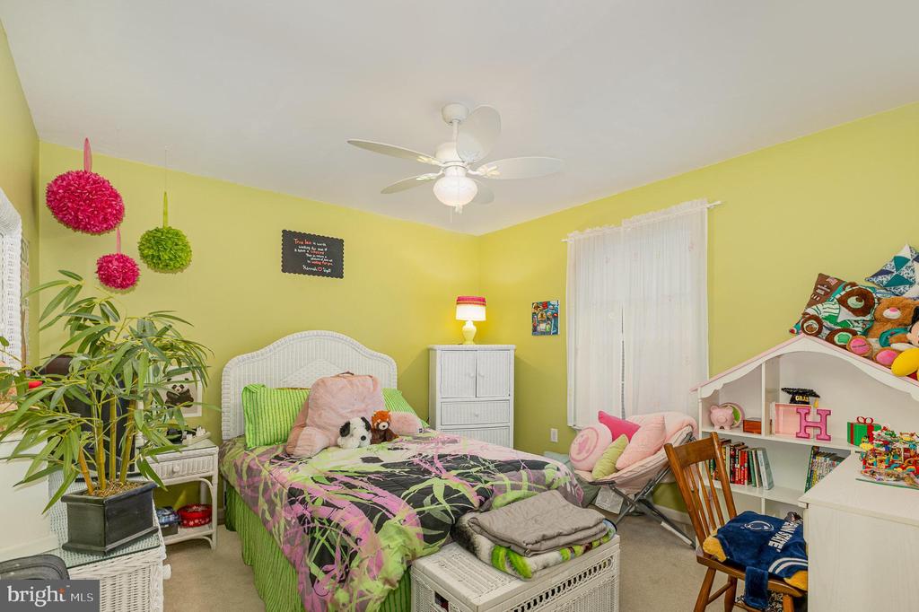 457 Oak Ln