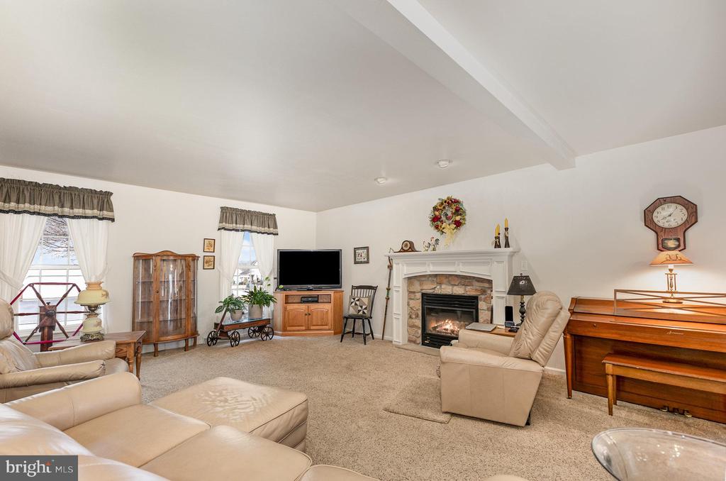 457 Oak Ln
