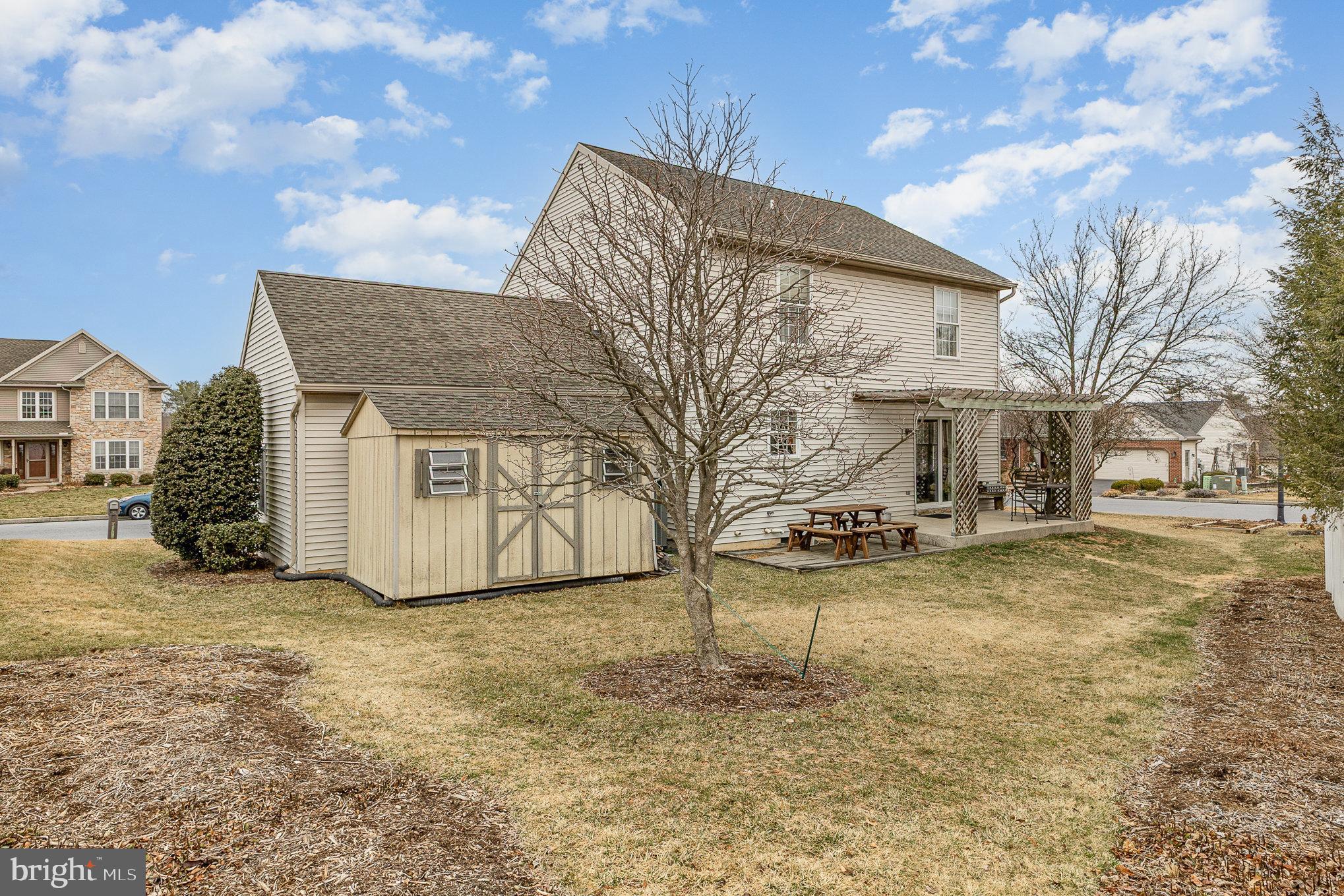 457 Oak Ln