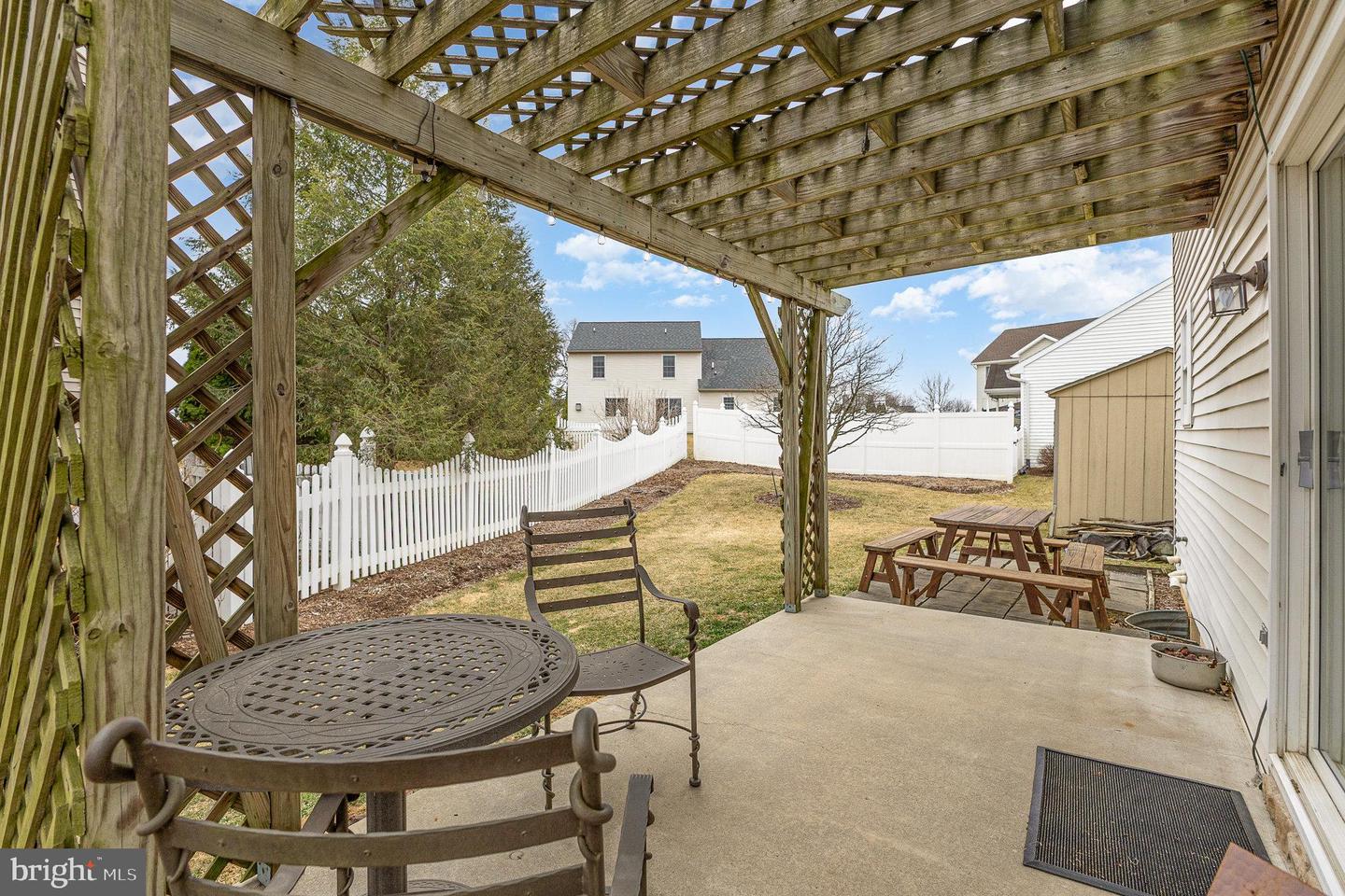 457 Oak Ln