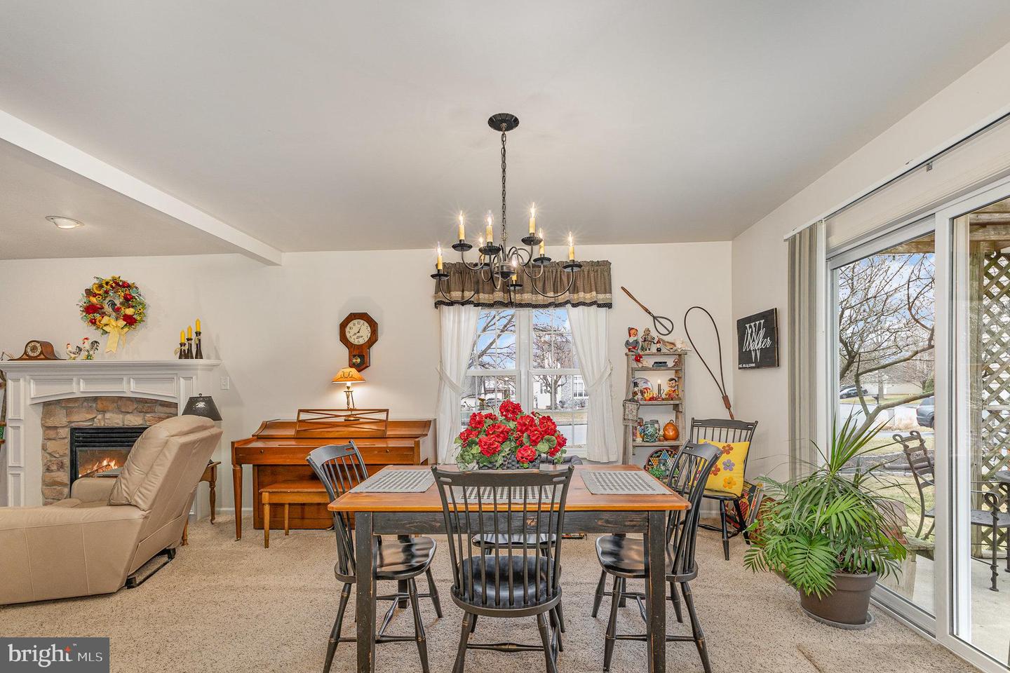 457 Oak Ln