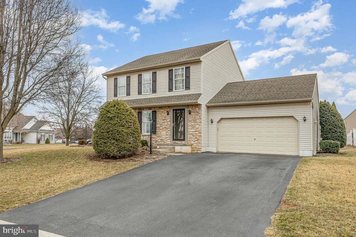 457 Oak Ln