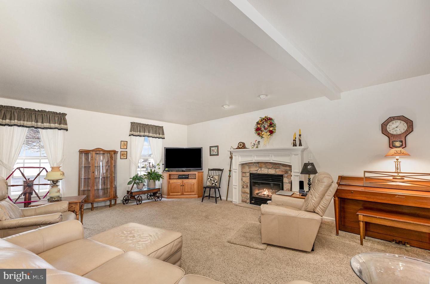 457 Oak Ln