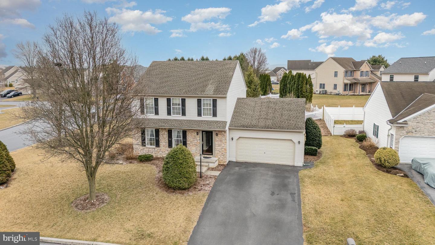 457 Oak Ln