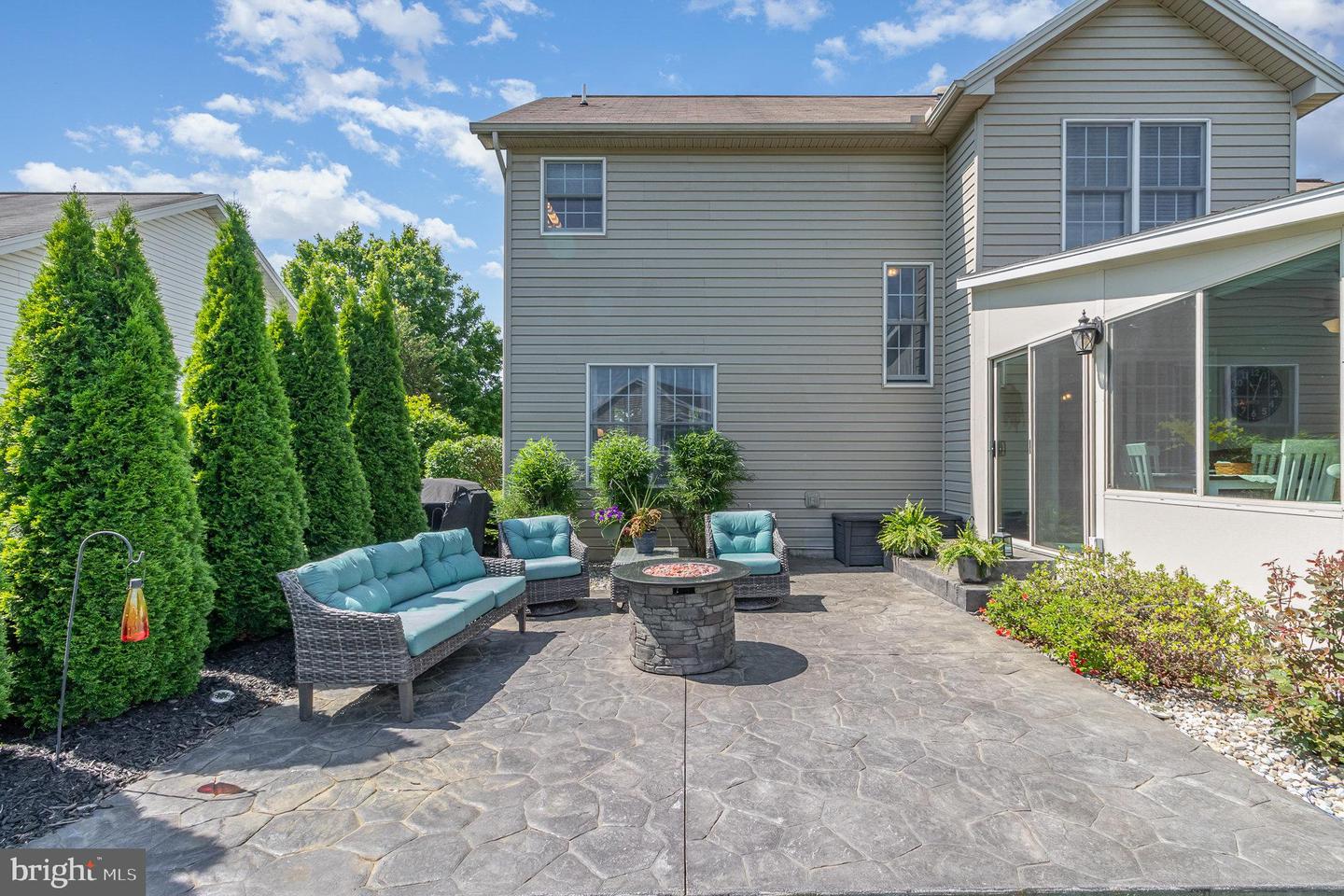 573 Old Farm Rd