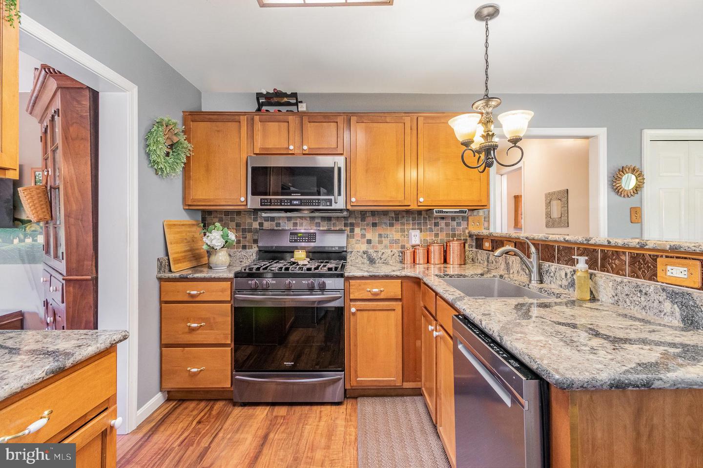 573 Old Farm Rd