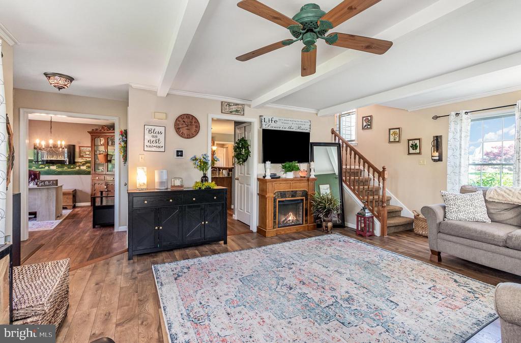 573 Old Farm Rd