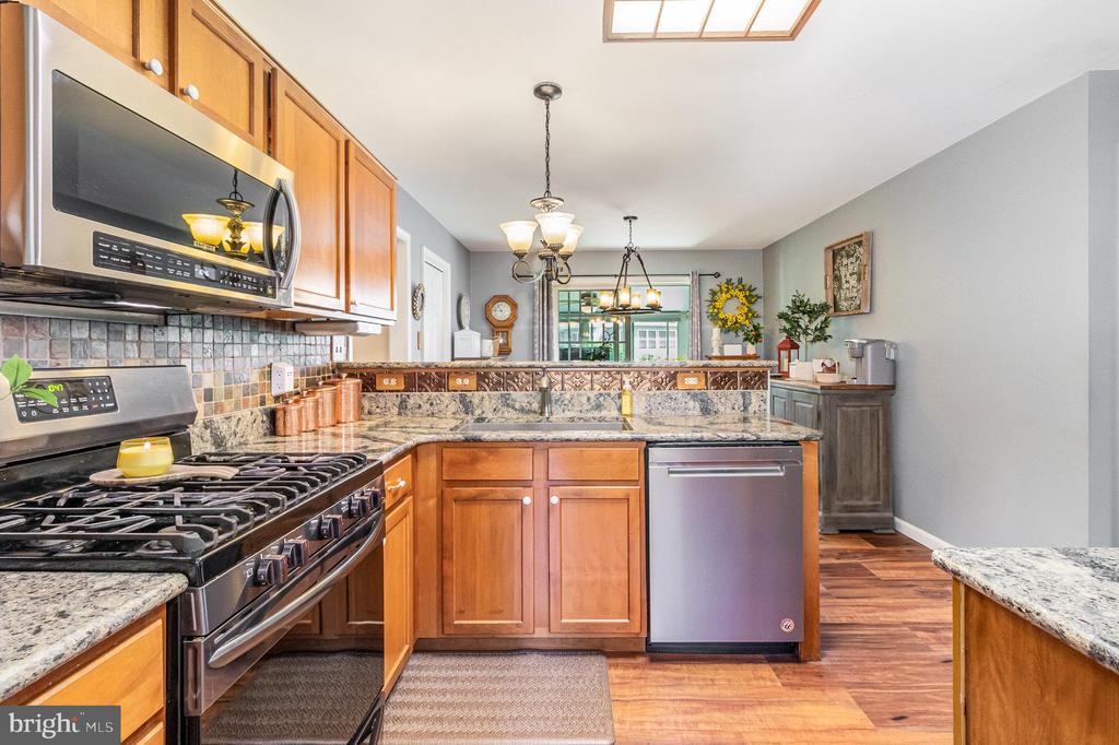 573 Old Farm Rd