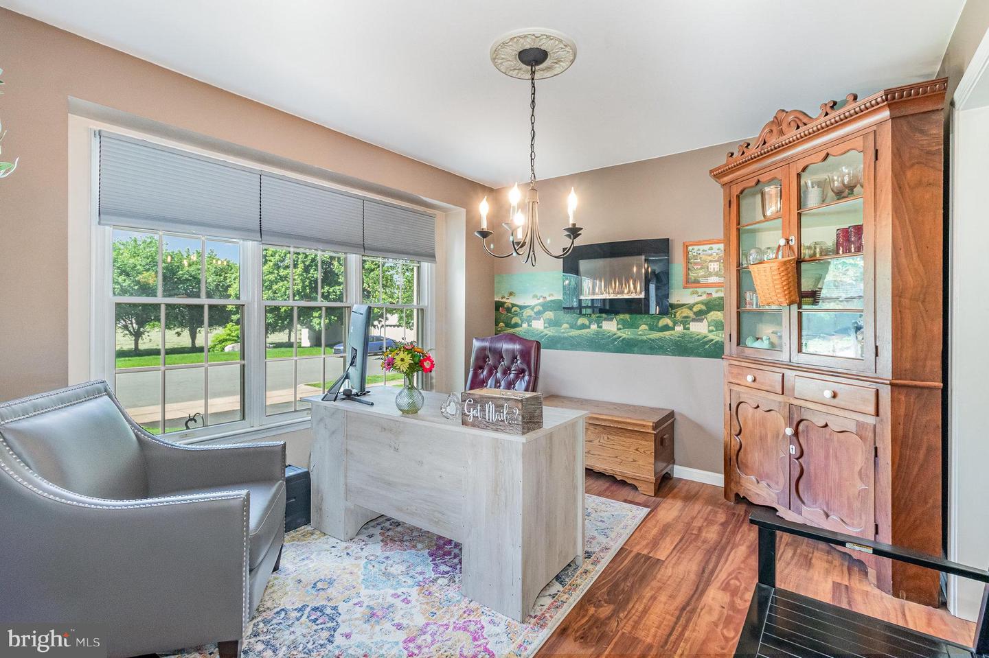 573 Old Farm Rd